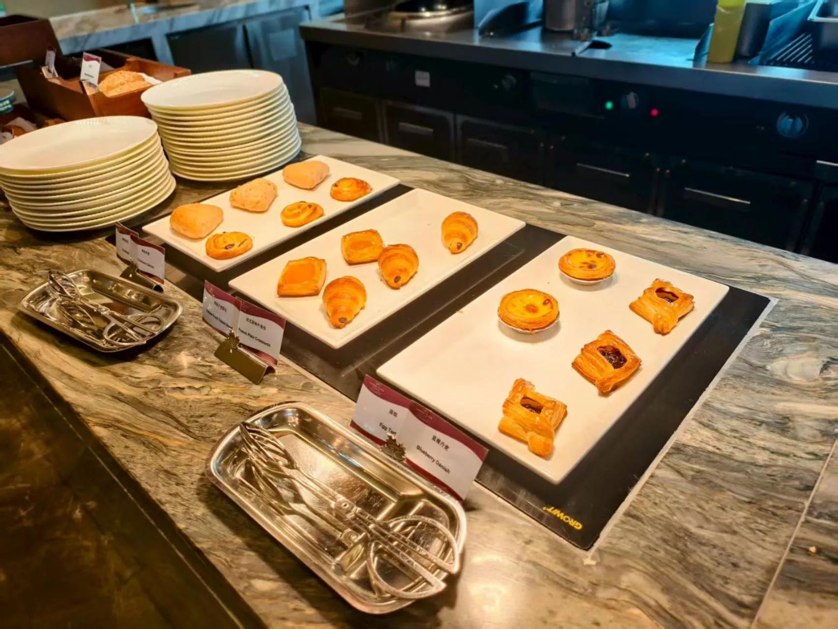 Breakfast in Crowne Plaza Wuhan Tianhe Airport by IHG