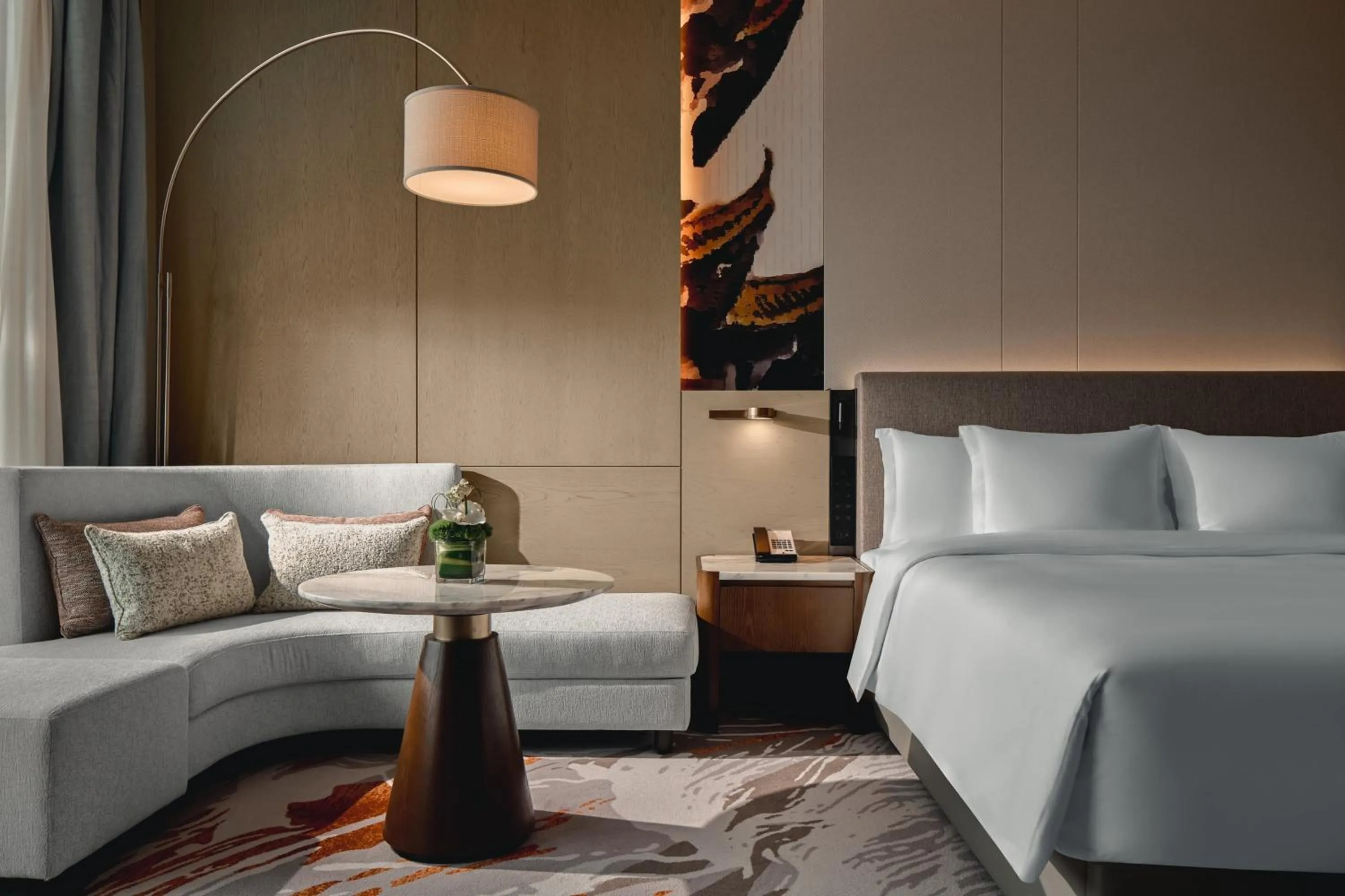 Photo of the whole room, Bed in Crowne Plaza Wuhan Tianhe Airport by IHG