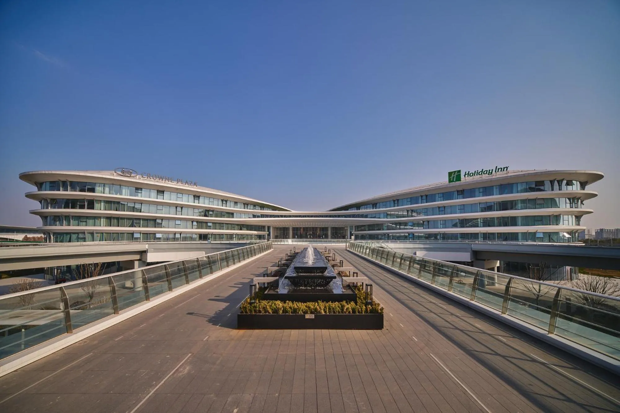 Property building in Crowne Plaza Wuhan Tianhe Airport by IHG