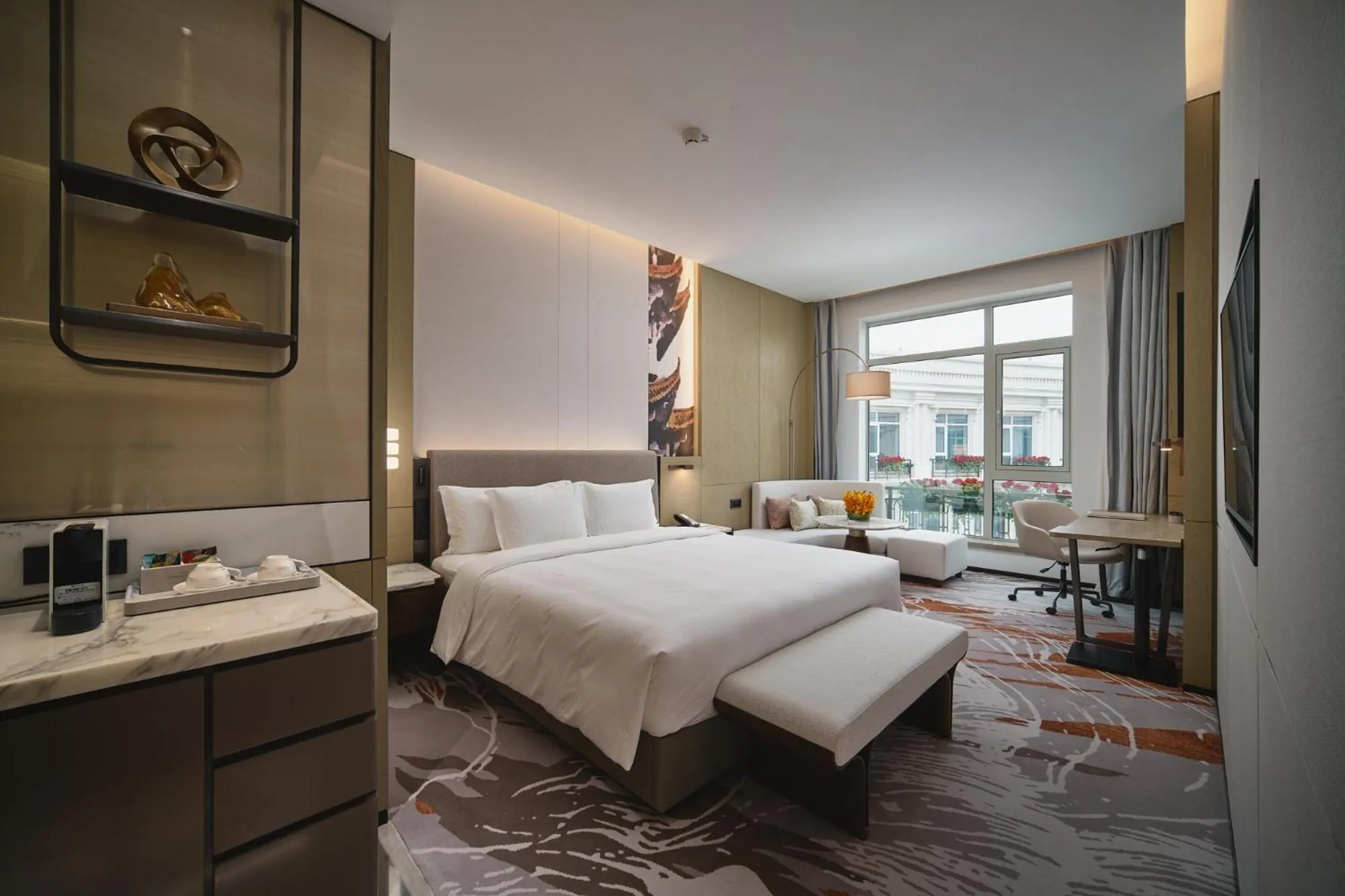 Bed in Crowne Plaza Wuhan Tianhe Airport by IHG
