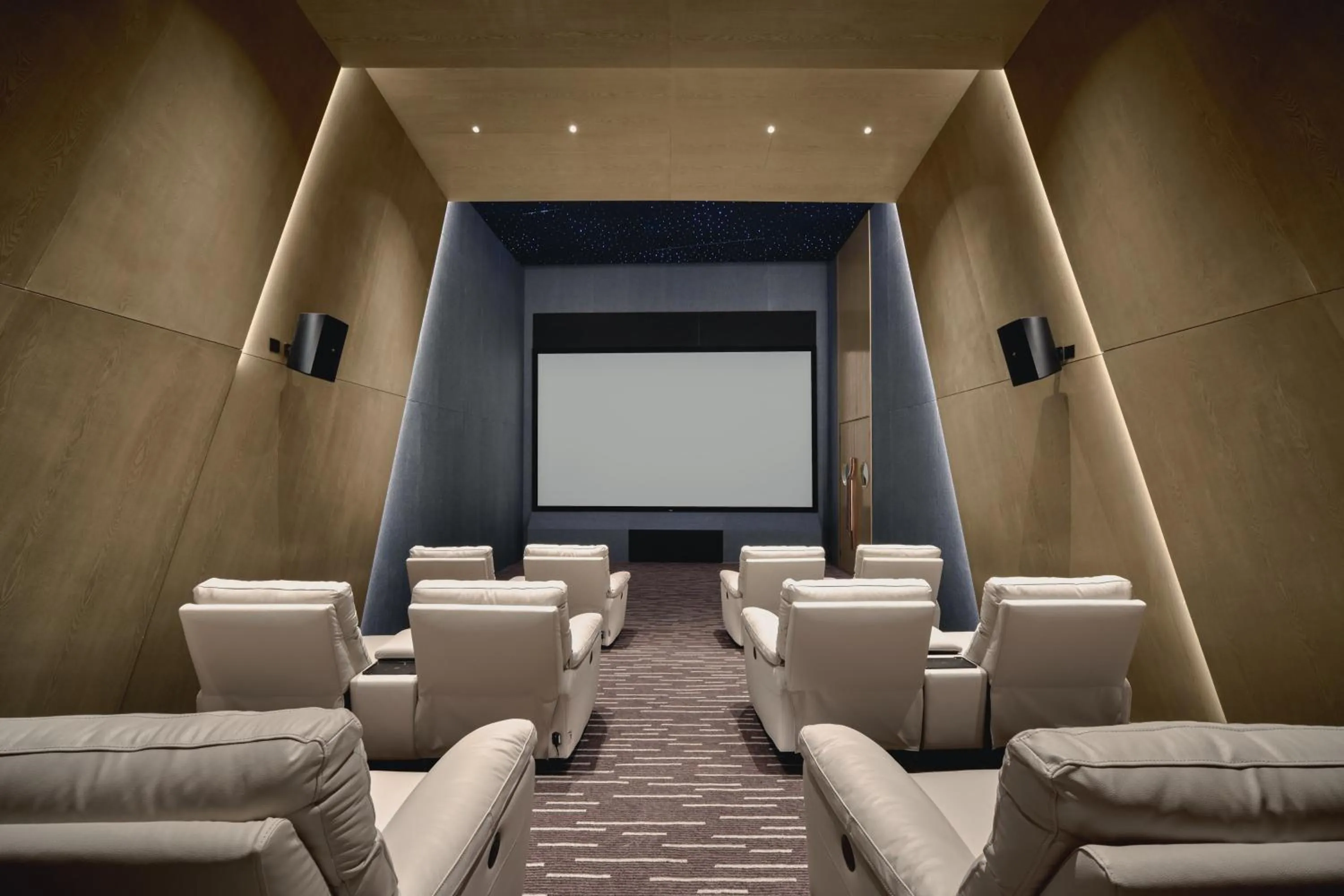 Fitness centre/facilities in Crowne Plaza Wuhan Tianhe Airport by IHG