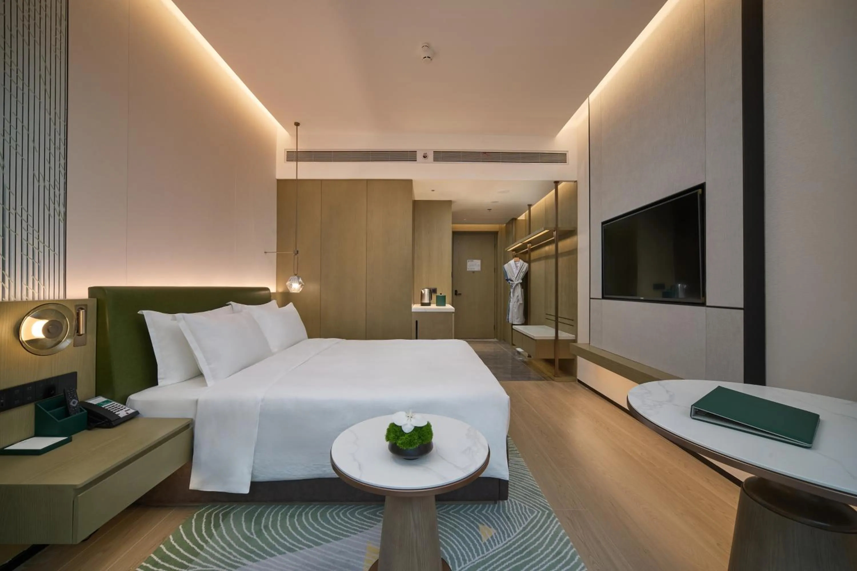 Bed in Holiday Inn Wuhan Tianhe Airport by IHG