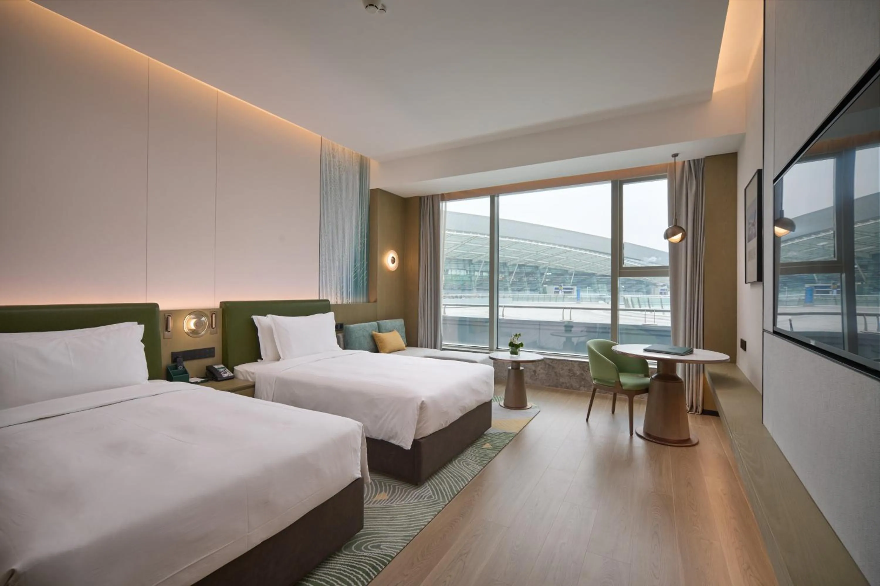 Photo of the whole room, Bed in Holiday Inn Wuhan Tianhe Airport by IHG