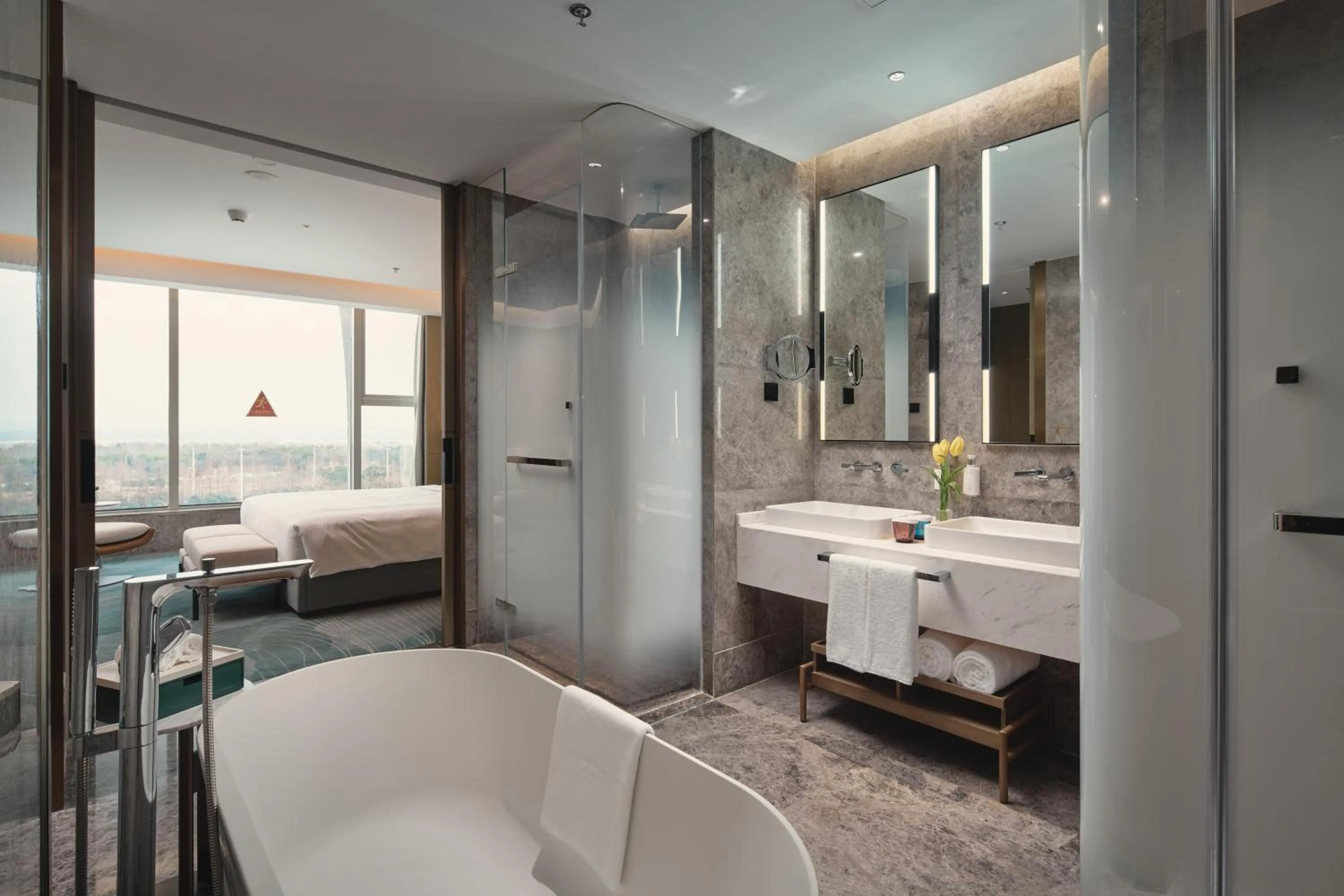 Bathroom, Bed in Holiday Inn Wuhan Tianhe Airport by IHG