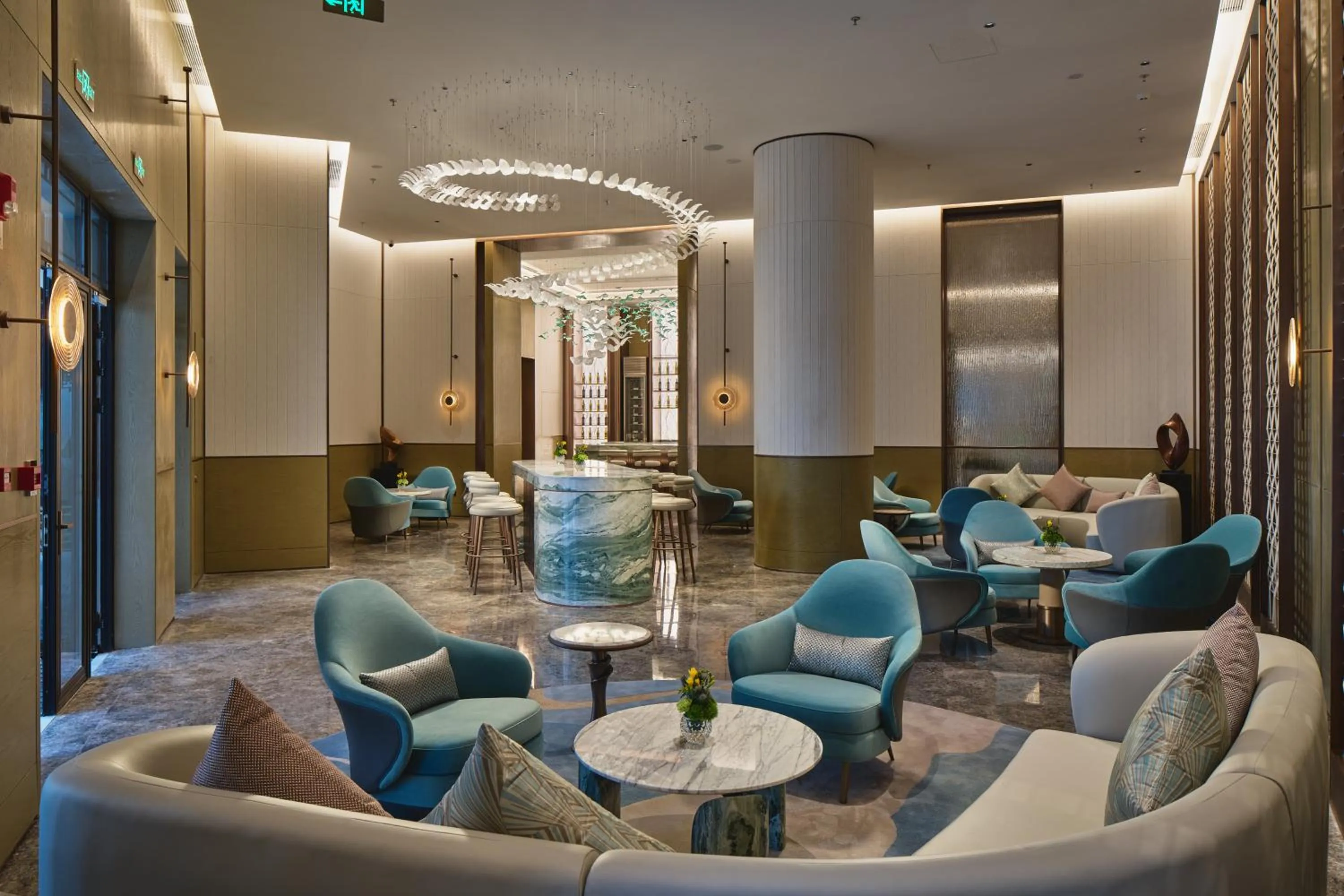 Lounge or bar in Holiday Inn Wuhan Tianhe Airport by IHG