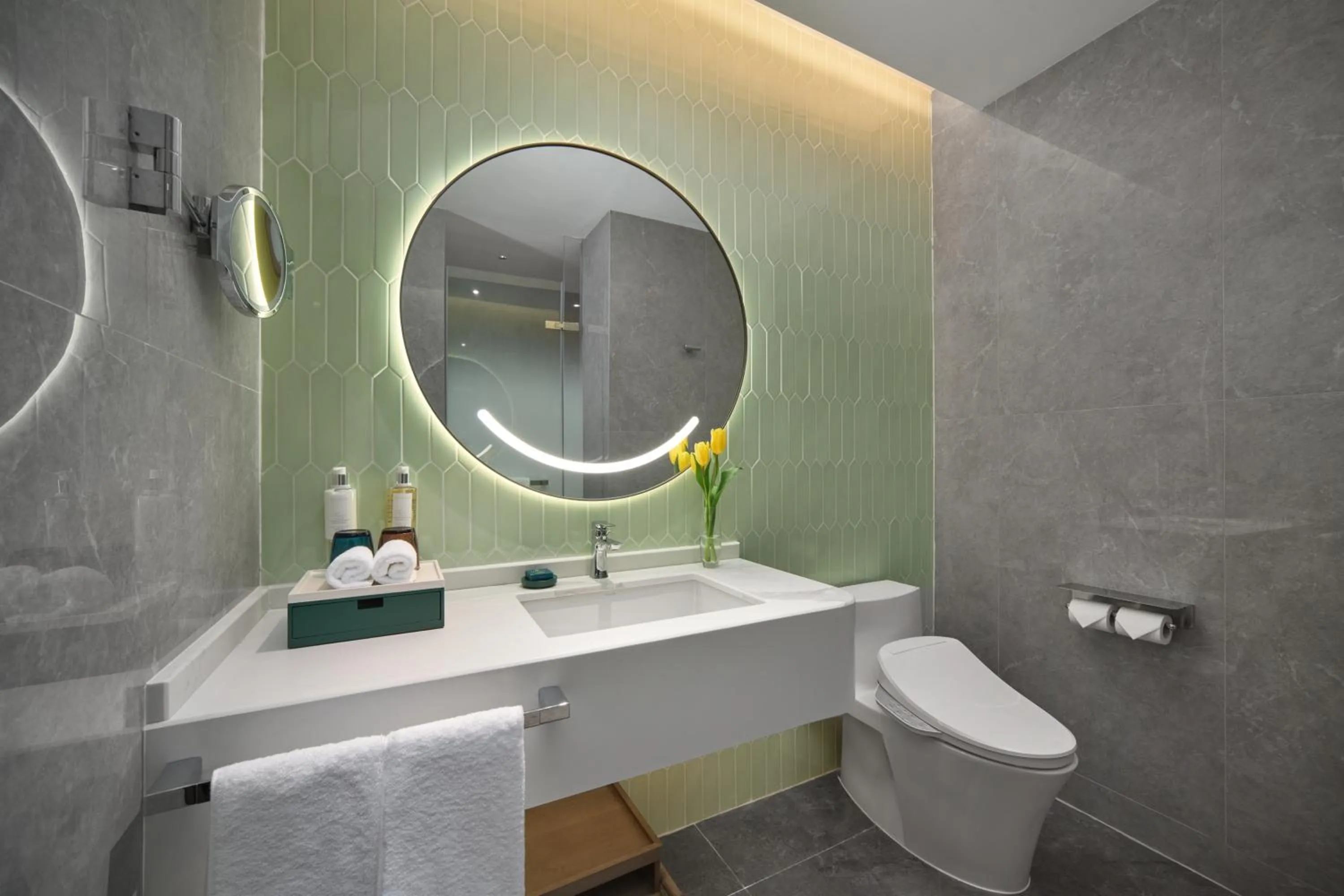 Toilet in Holiday Inn Wuhan Tianhe Airport by IHG