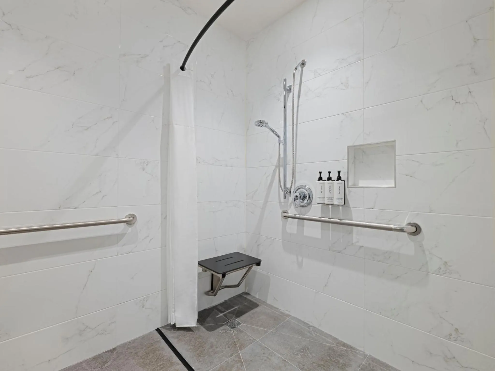 Photo of the whole room in voco Astoria by IHG