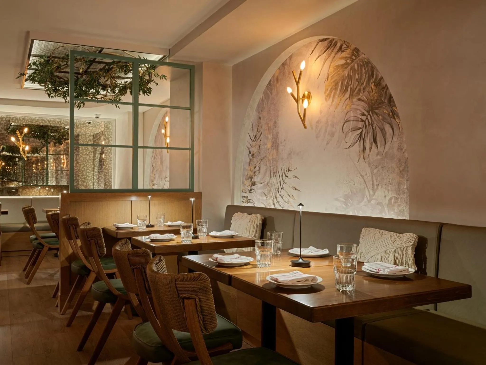 Restaurant/places to eat in voco Astoria by IHG