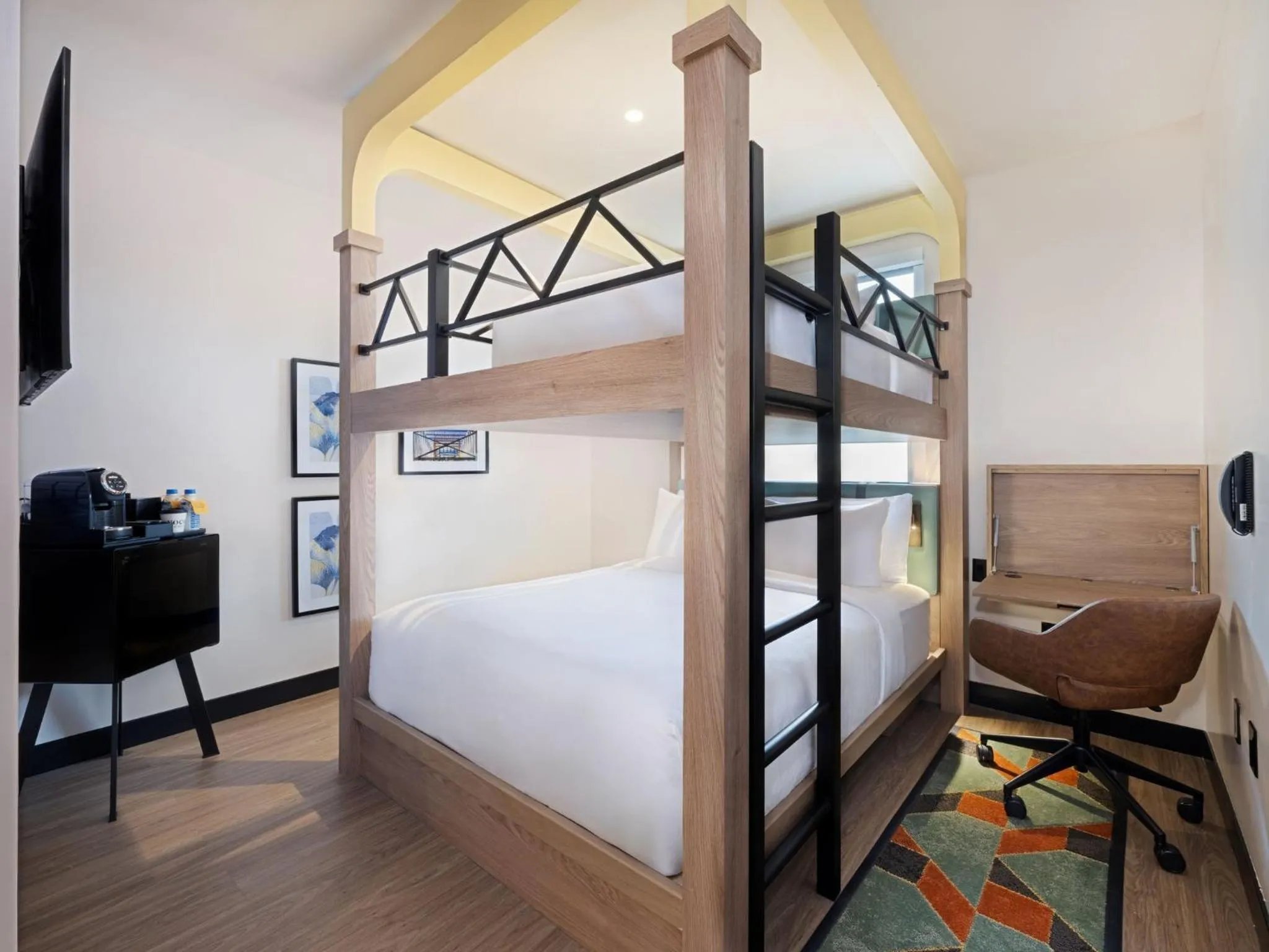 Photo of the whole room, Bed in voco Astoria by IHG