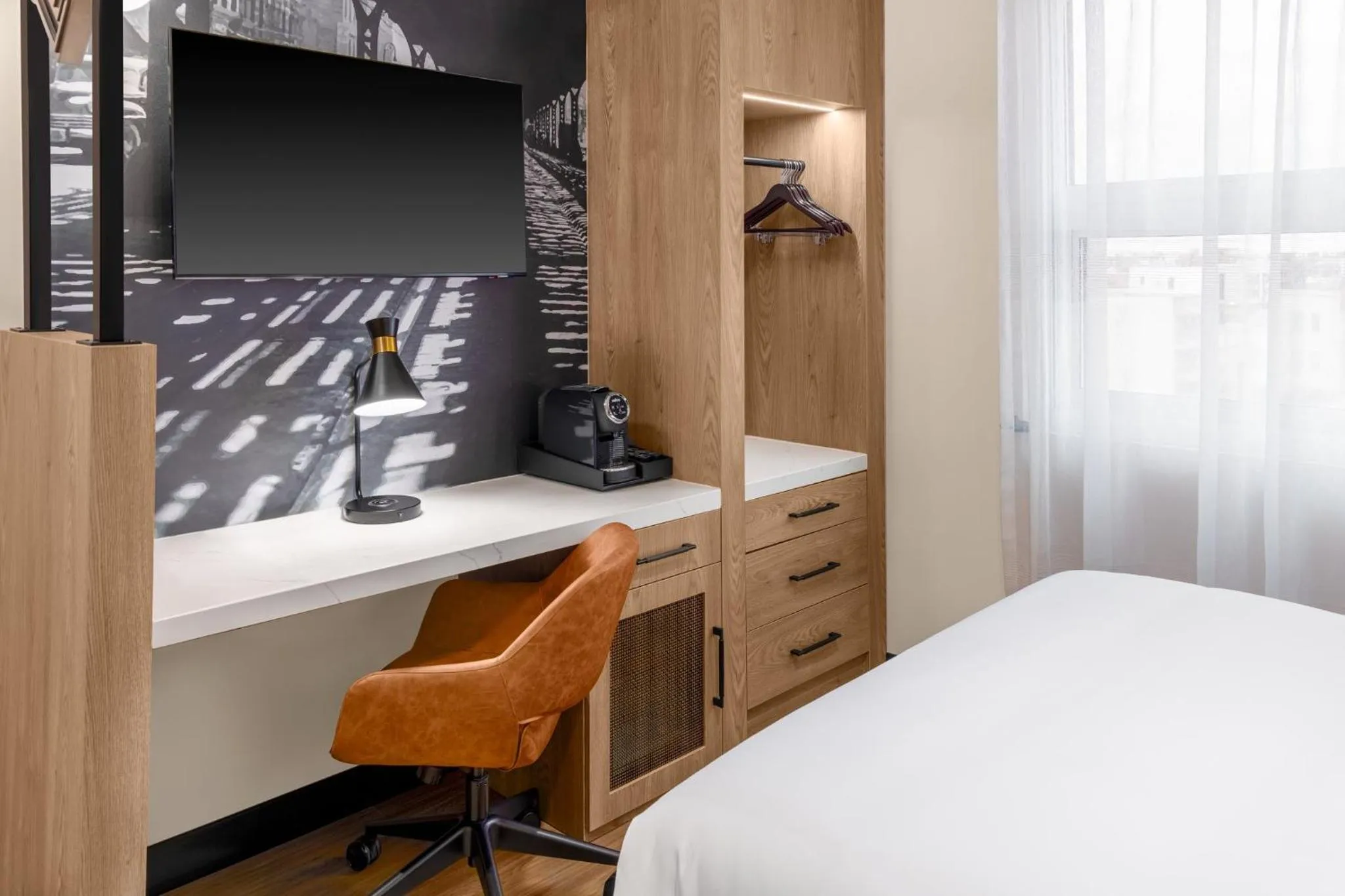 Photo of the whole room, Bed in voco Astoria by IHG