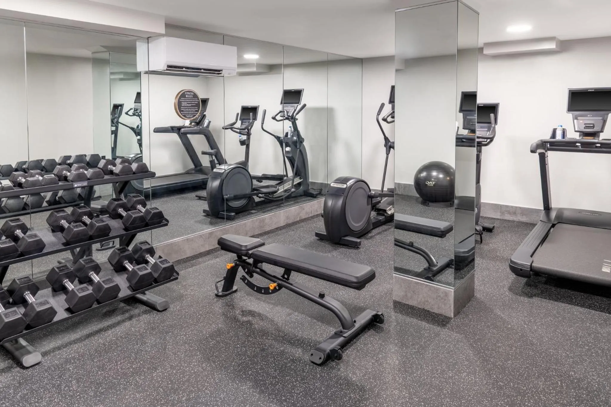 Fitness centre/facilities in voco Astoria by IHG