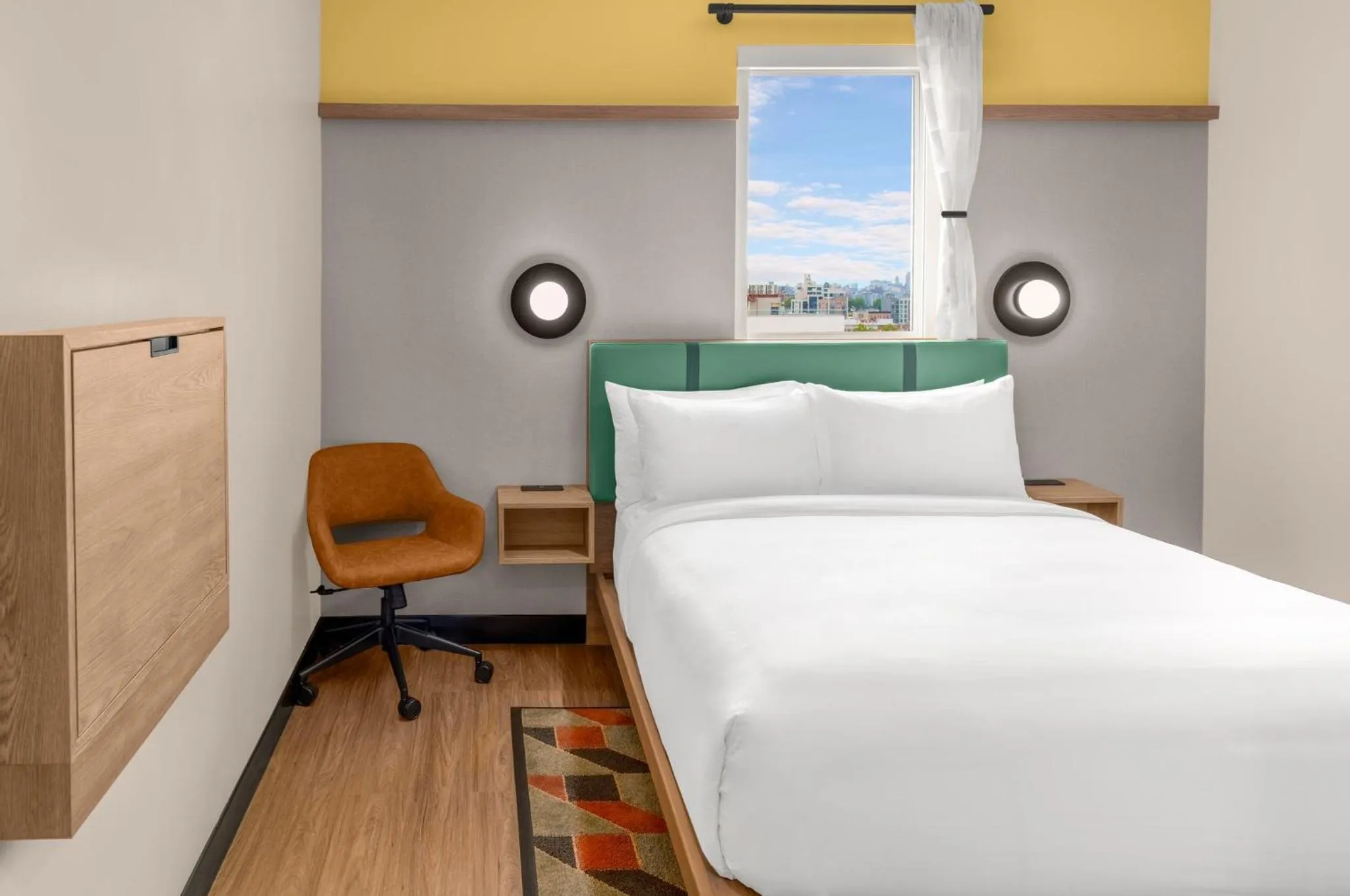 Photo of the whole room, Bed in voco Astoria by IHG