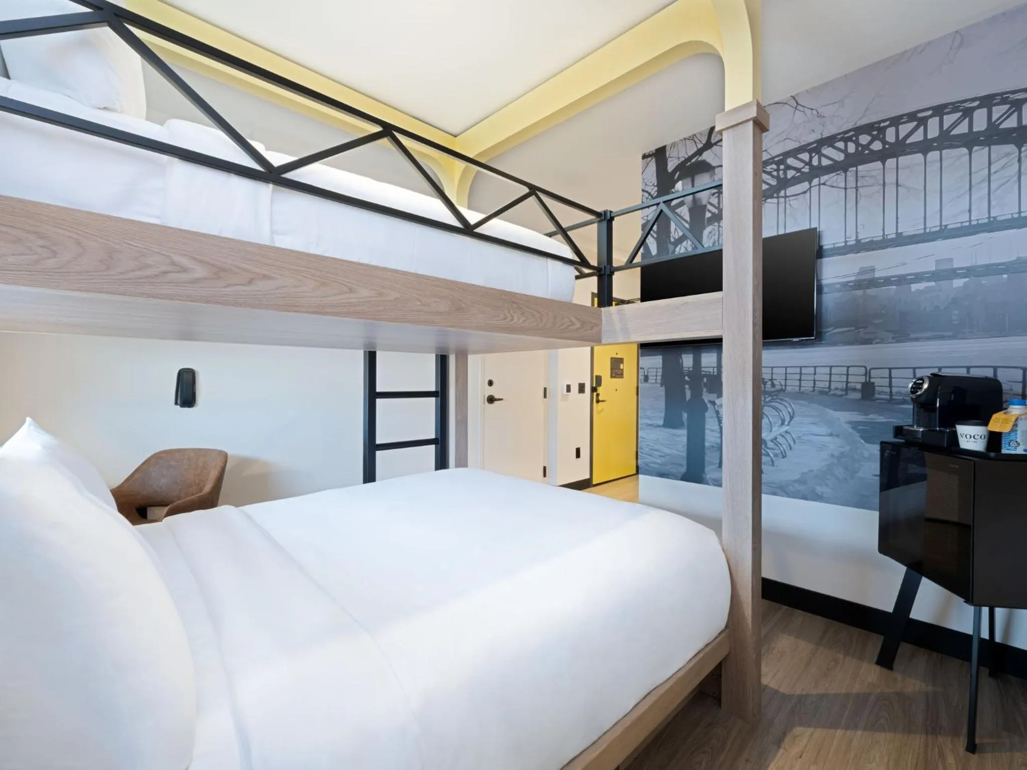 Photo of the whole room, Bed in voco Astoria by IHG