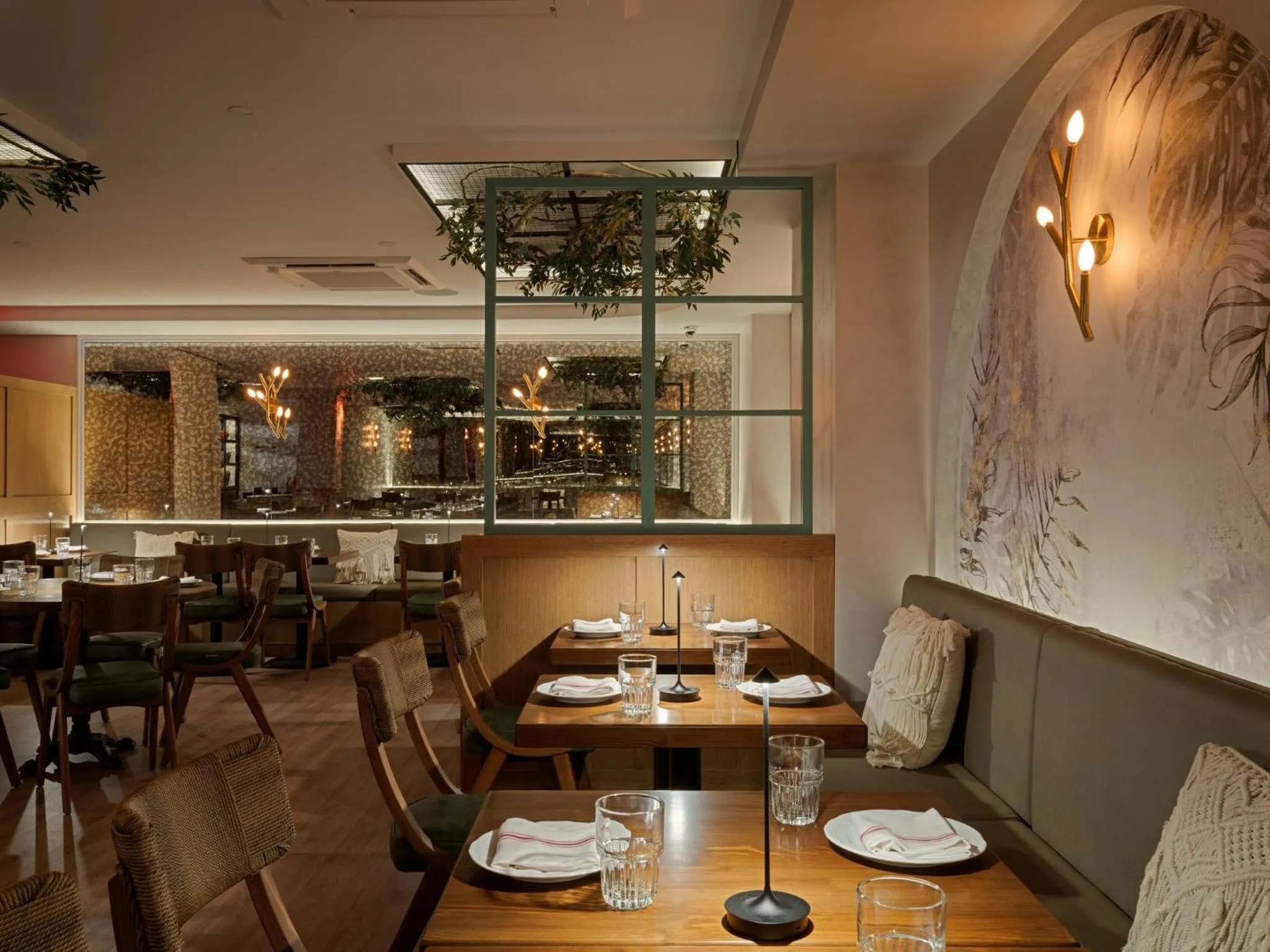 Restaurant/places to eat in voco Astoria by IHG