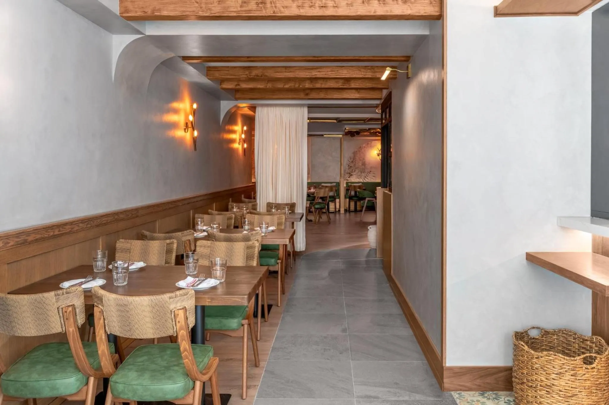 Restaurant/places to eat in voco Astoria by IHG