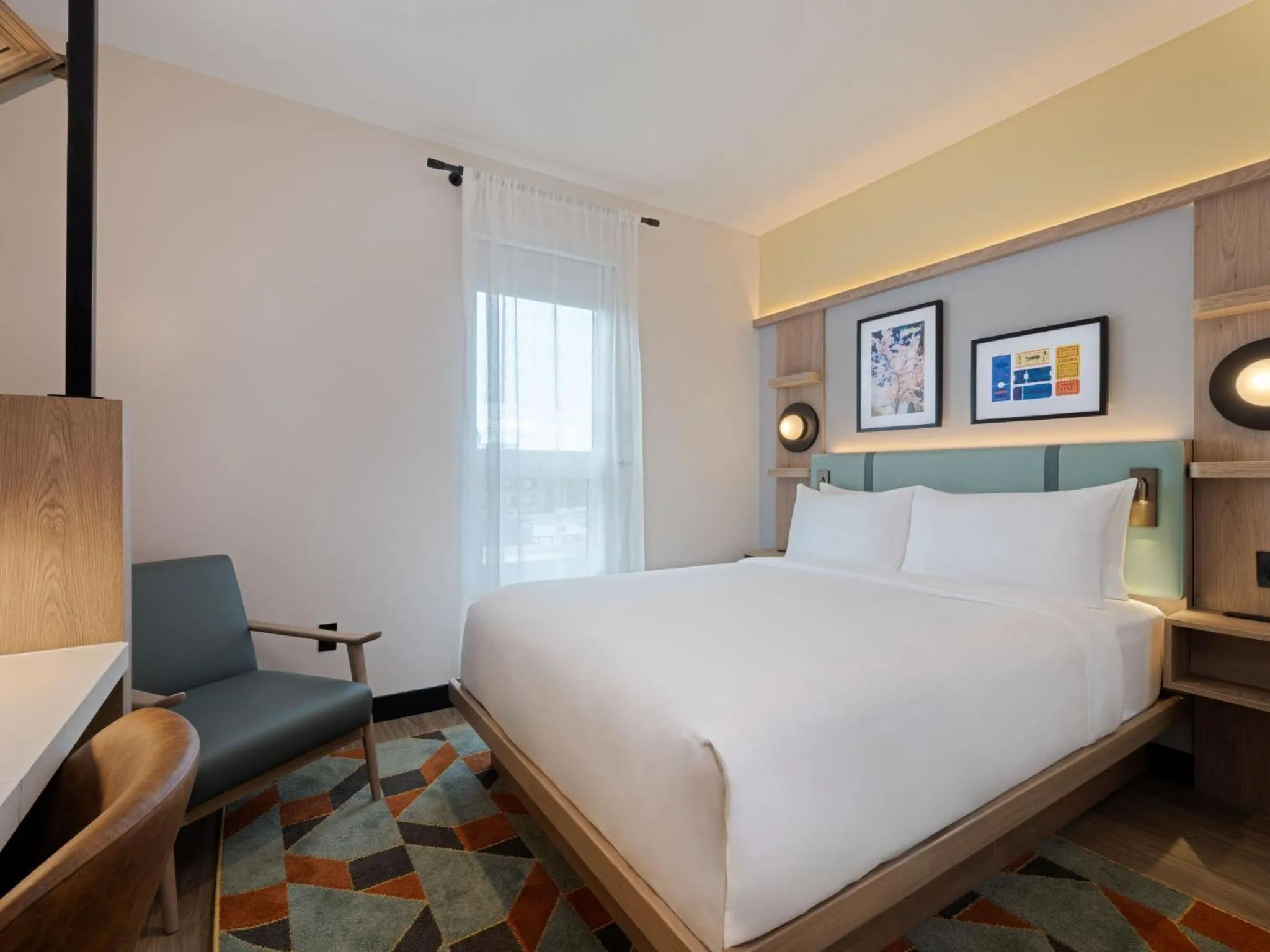 Photo of the whole room, Bed in voco Astoria by IHG