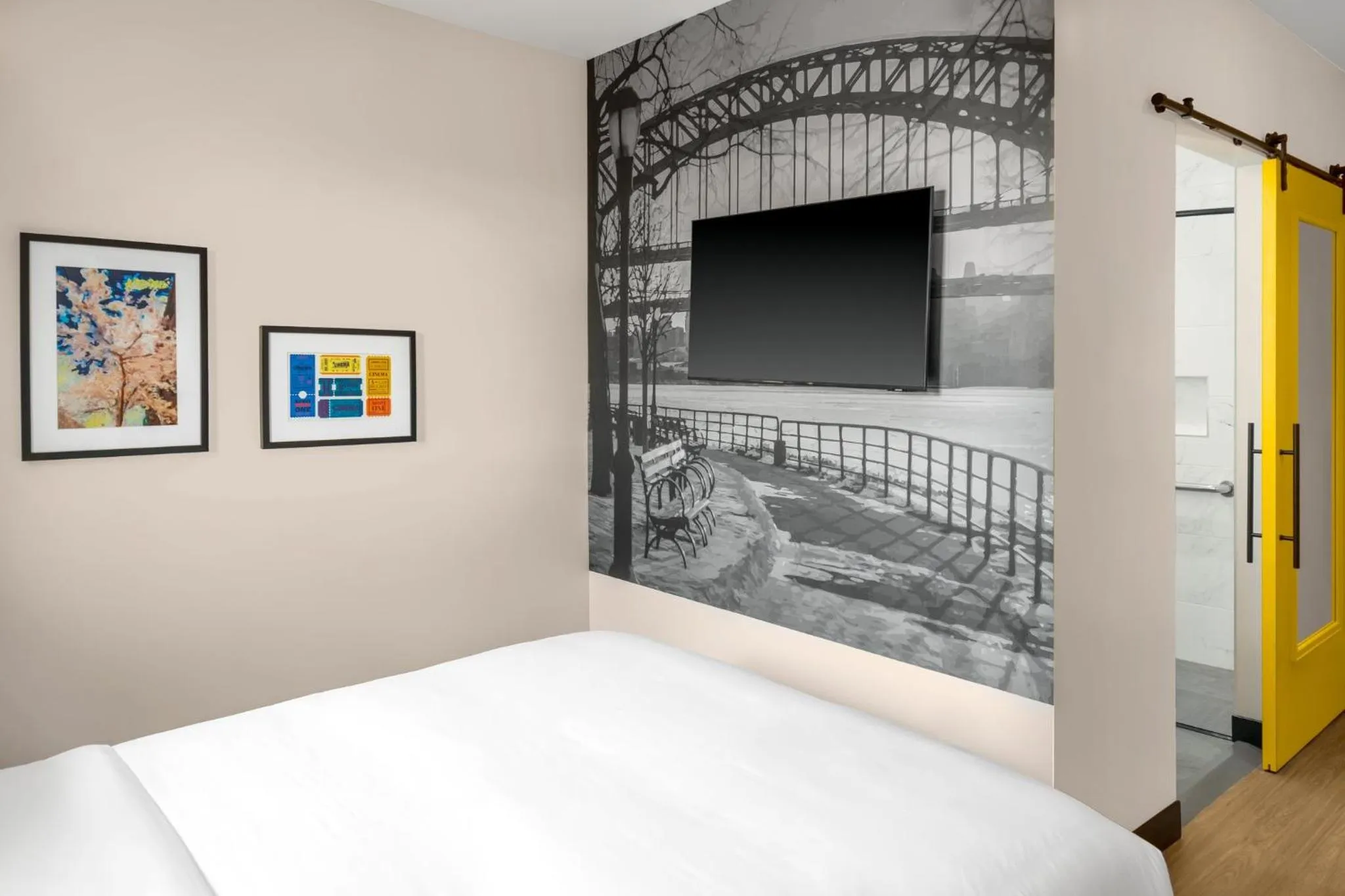 Photo of the whole room, Bed in voco Astoria by IHG