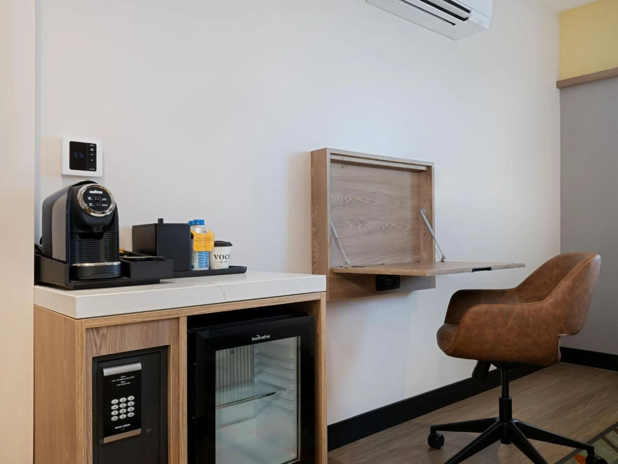 Photo of the whole room in voco Astoria by IHG