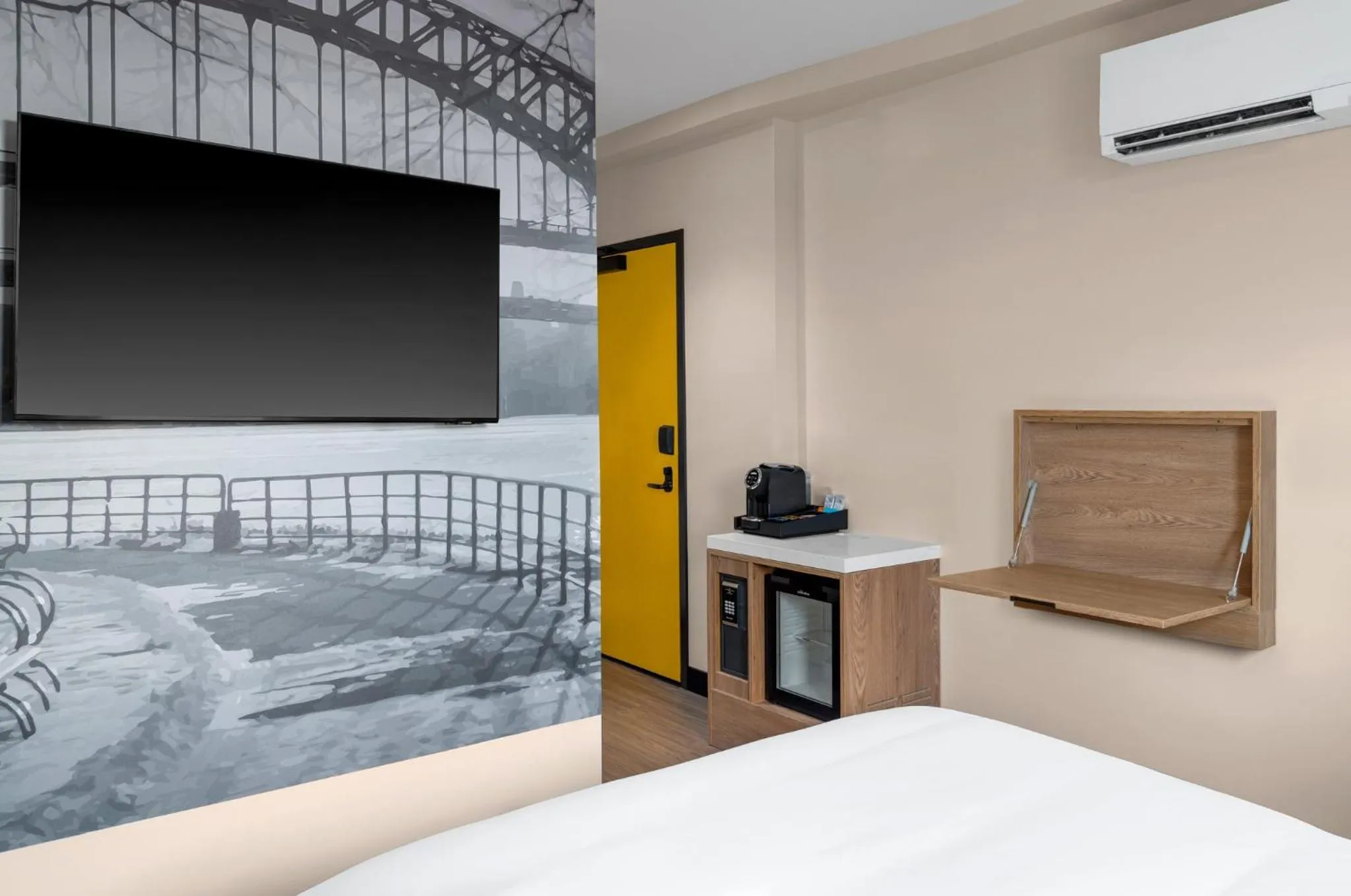 Photo of the whole room, Bed in voco Astoria by IHG