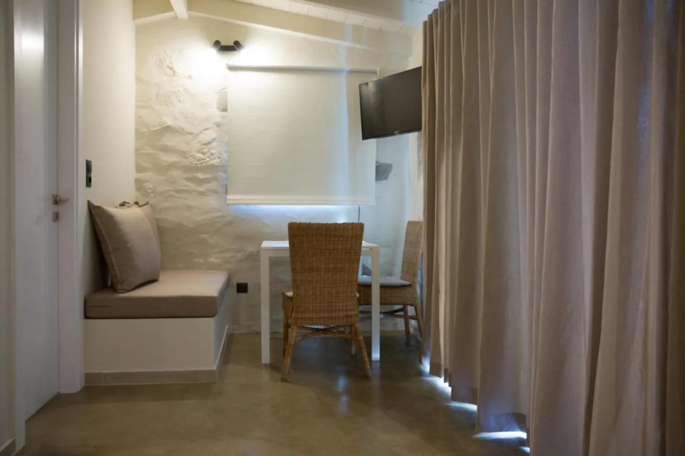 TV and multimedia in Afentiko Pigadi