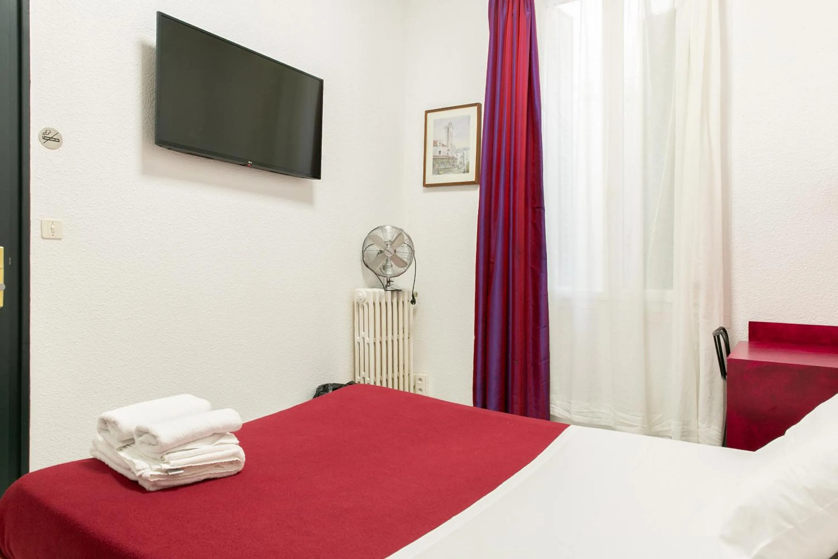 Bed in Hôtel De La Gare Nantes Station Hotel Nantes