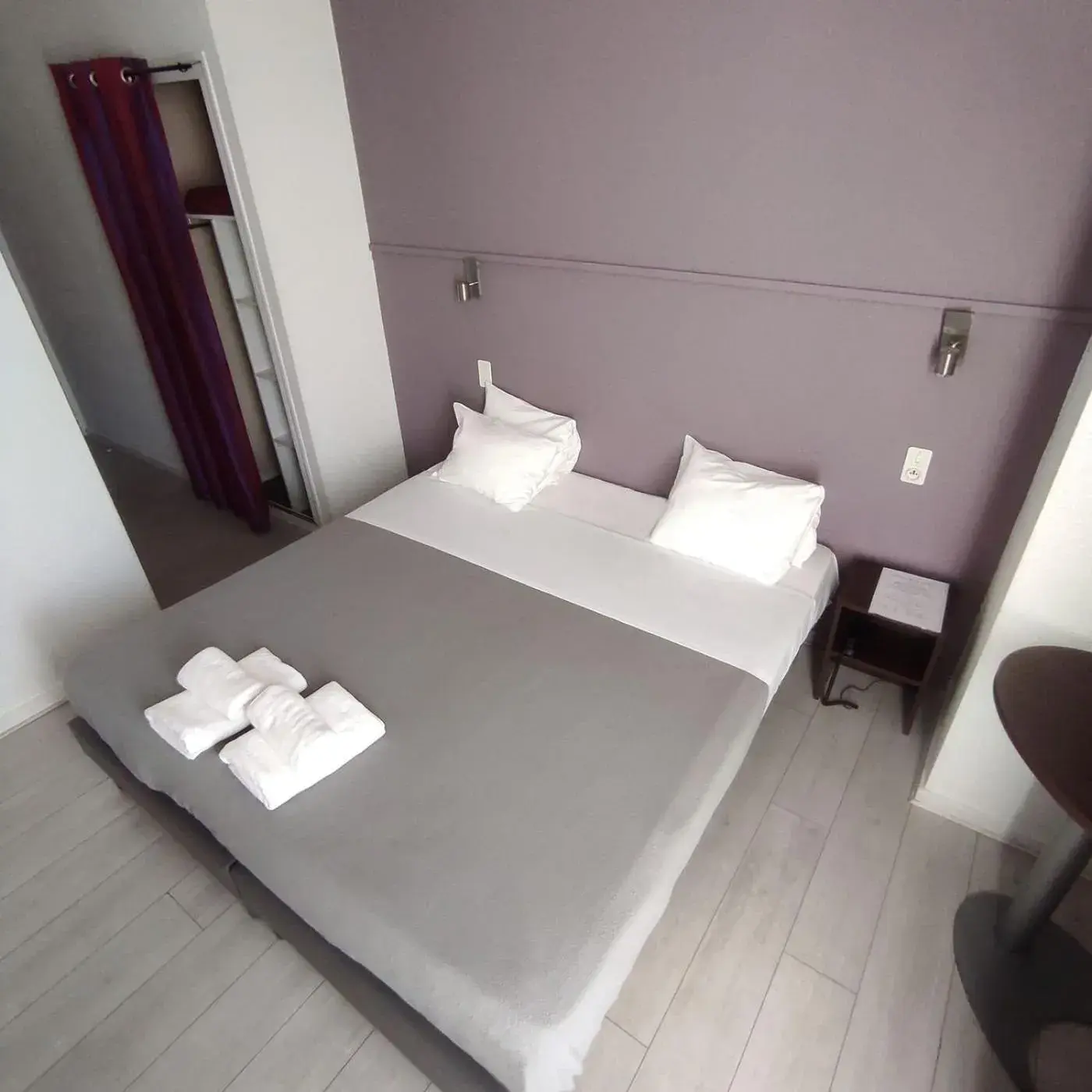Double Room with Balcony in Hôtel De La Gare Nantes Station Hotel Nantes Double Room with Balcony in Hôtel De La Gare Nantes Station Hotel Nantes