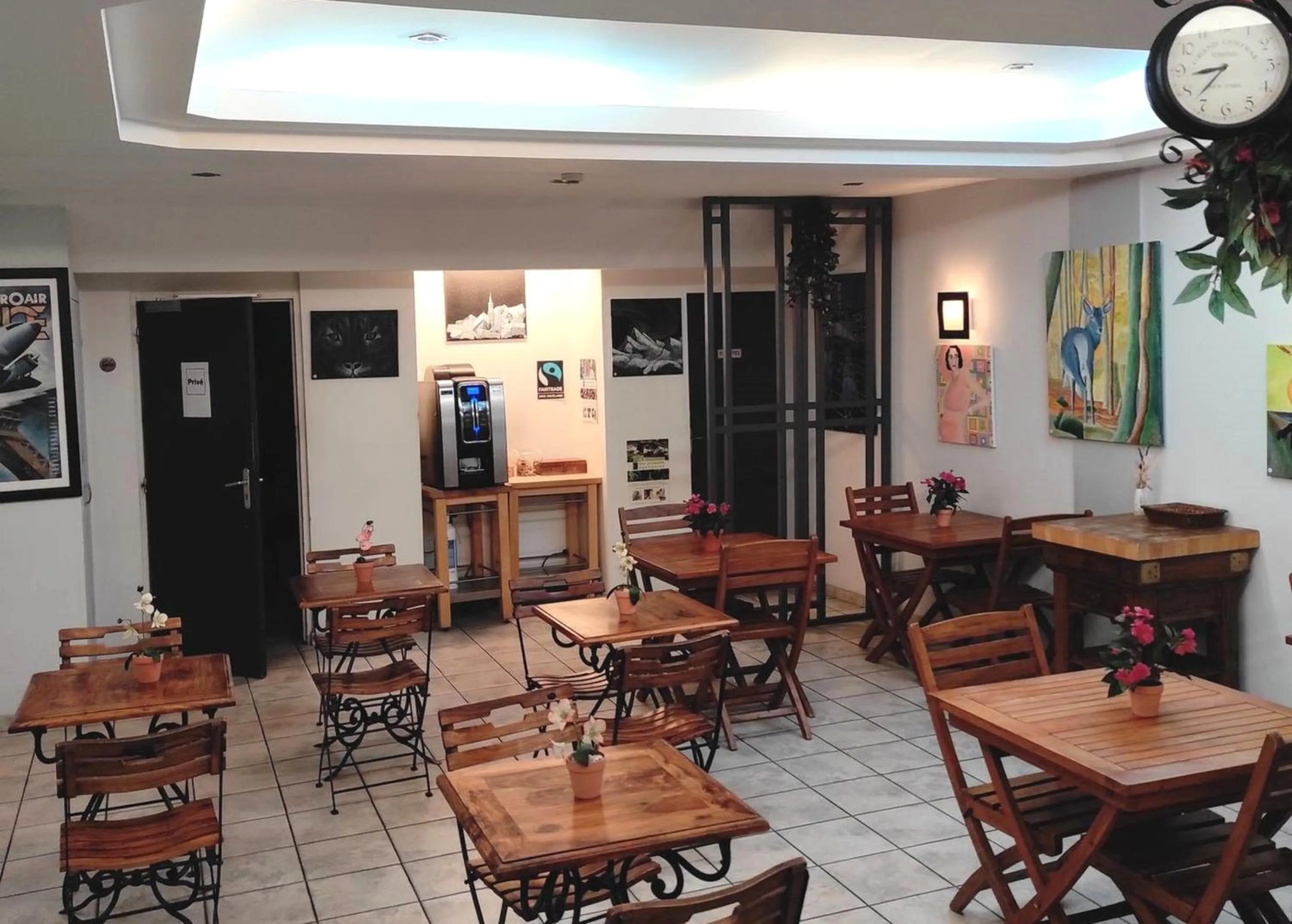 Living room in Hôtel De La Gare Nantes Station Hotel Nantes