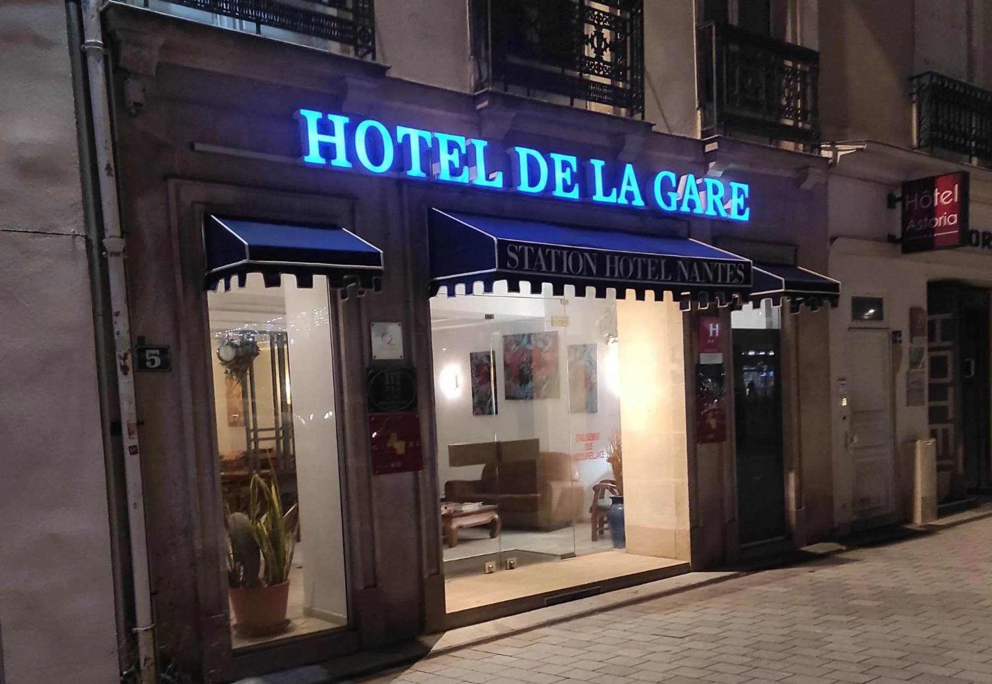 Property building in Hôtel De La Gare Nantes Station Hotel Nantes