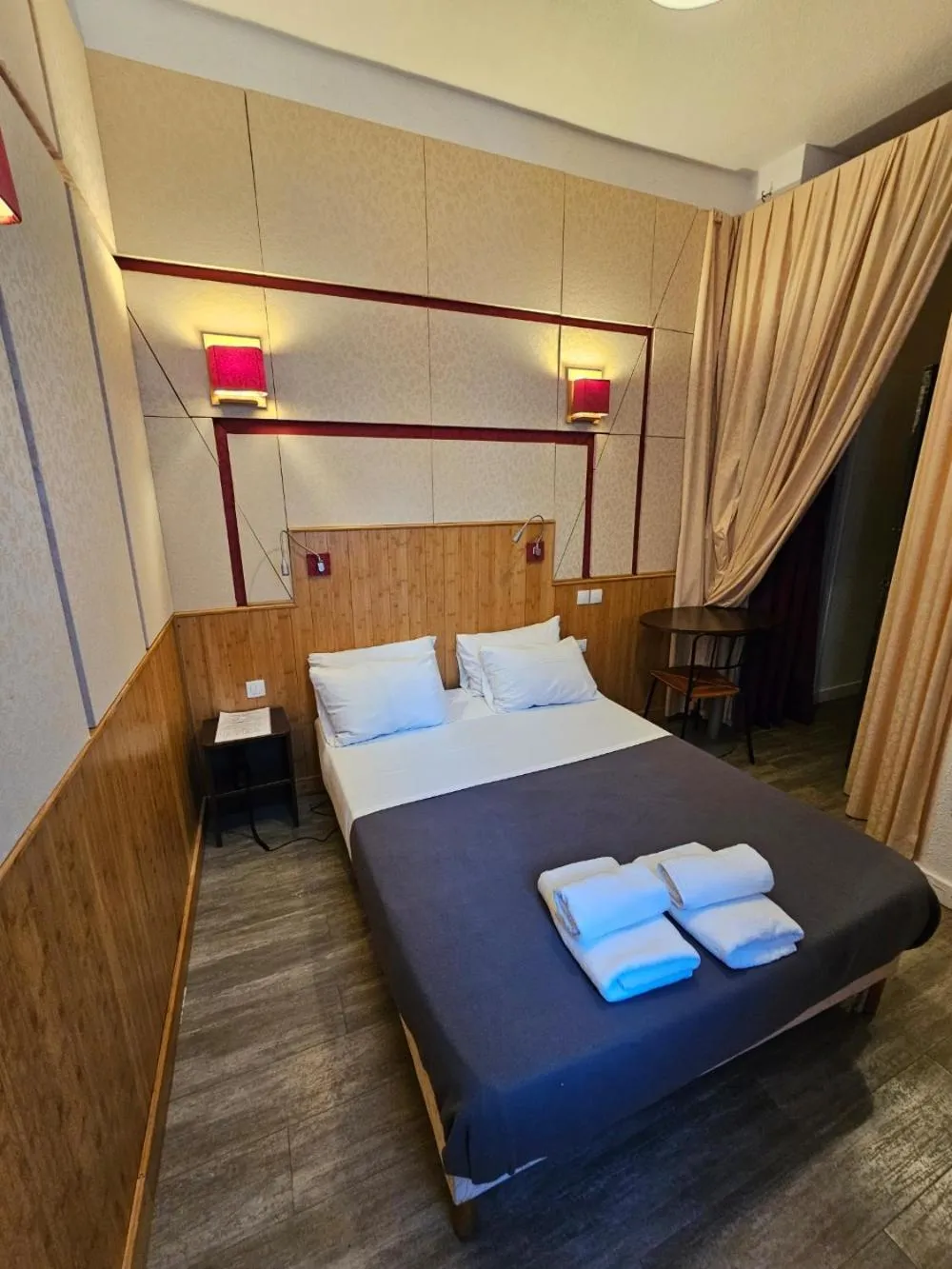 Bed in Hôtel De La Gare Nantes Station Hotel Nantes