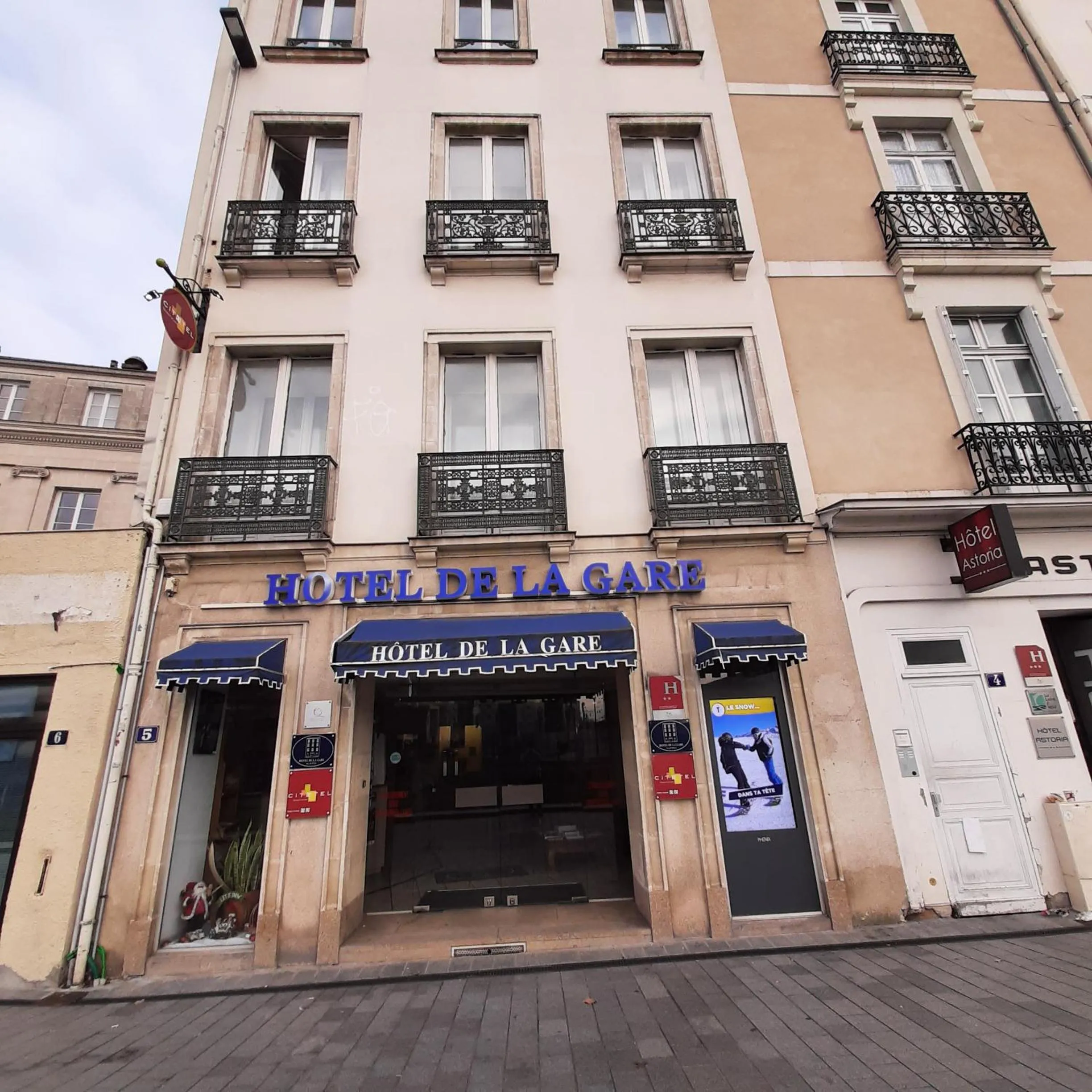 Property building in Hôtel De La Gare Nantes Station Hotel Nantes
