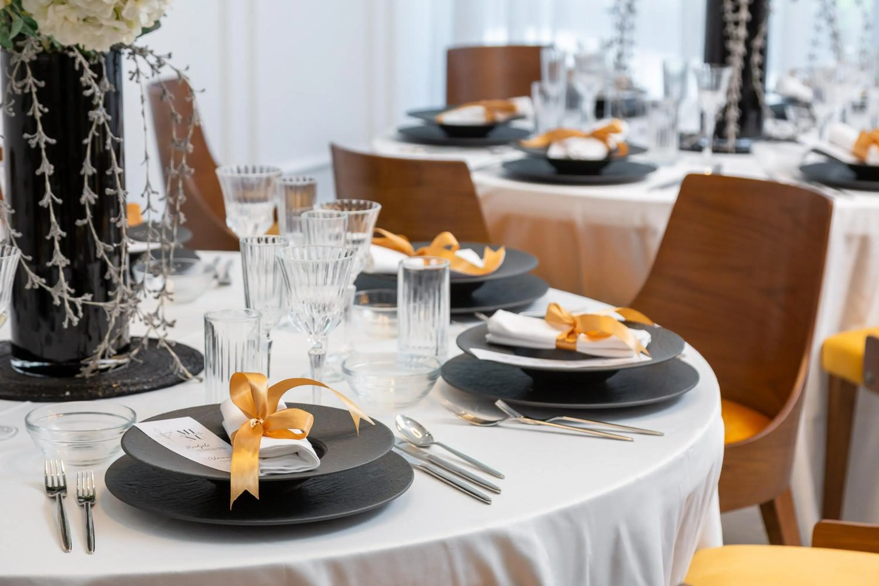 Restaurant/places to eat in Hotel Corner