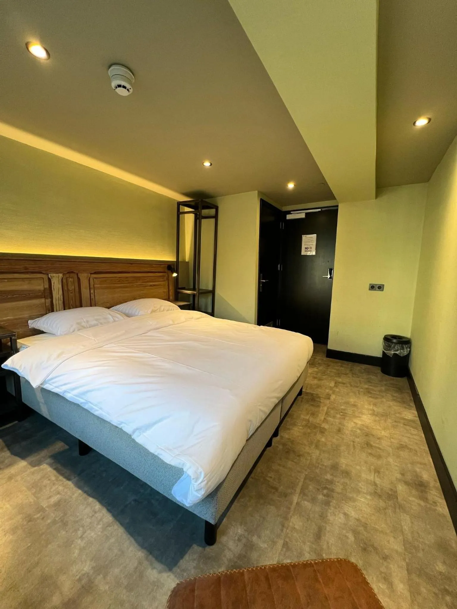 Bedroom, Bed in Amigo Hotel