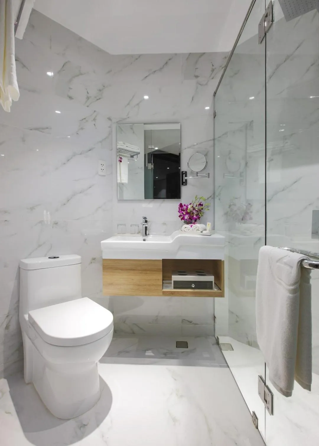 Shower in Adora Mira Riverside - Upgrading for your comfort