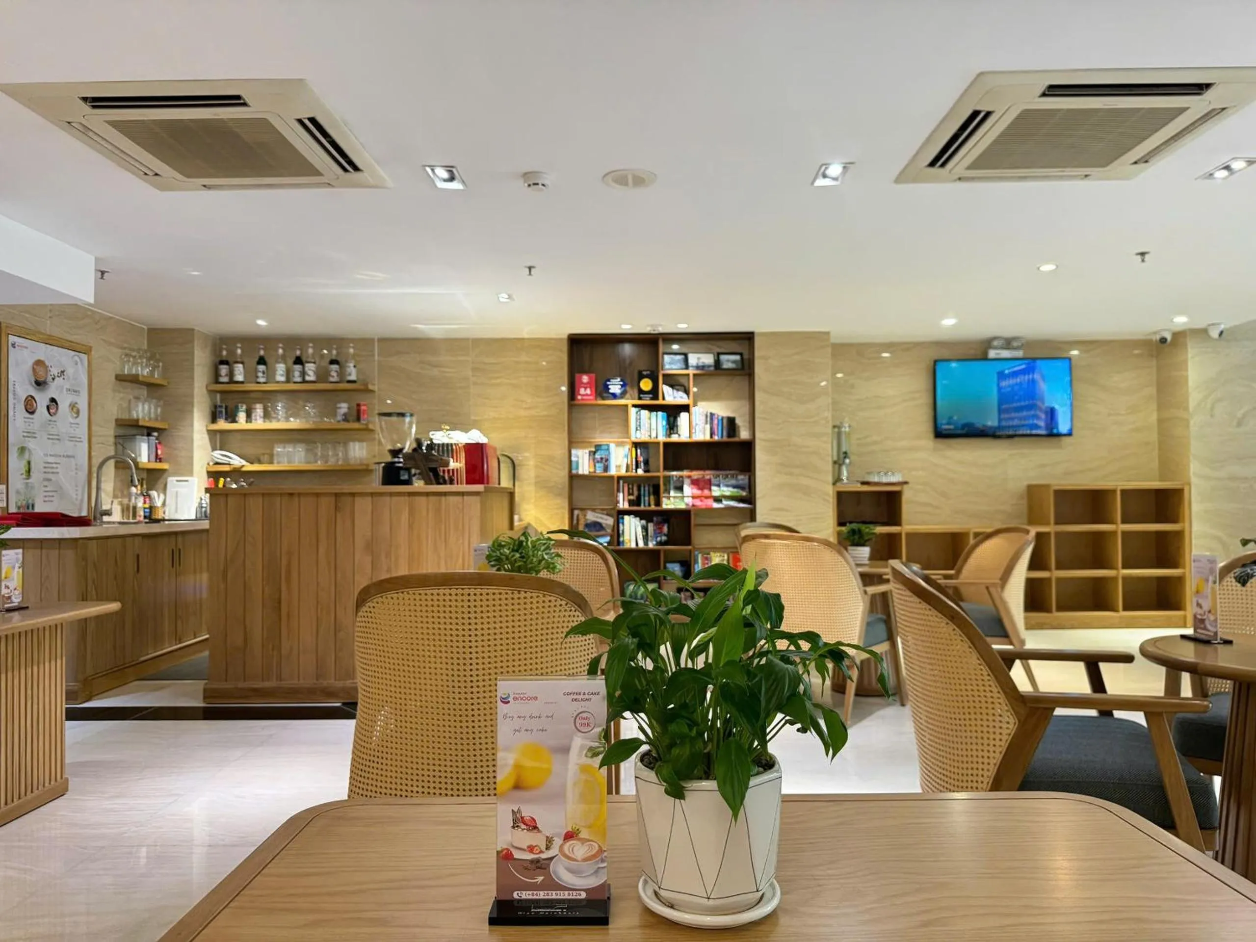 Lounge or bar in Adora Mira Riverside - Upgrading for your comfort