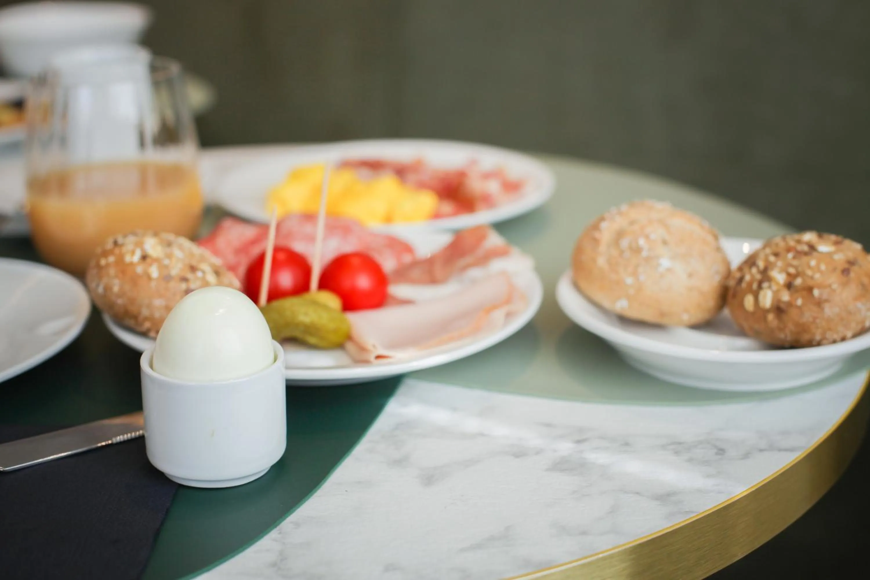 Breakfast in The FLOOR