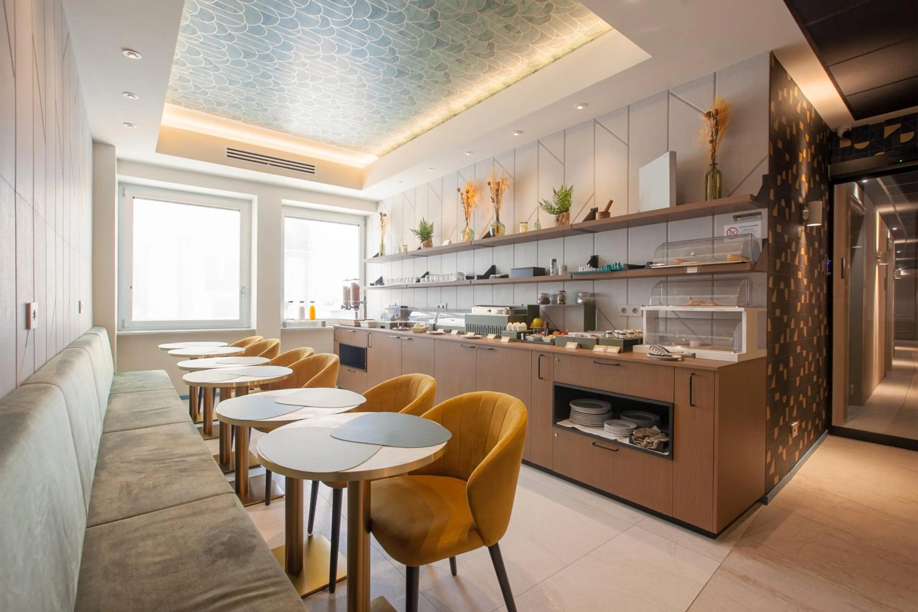 Breakfast in The FLOOR