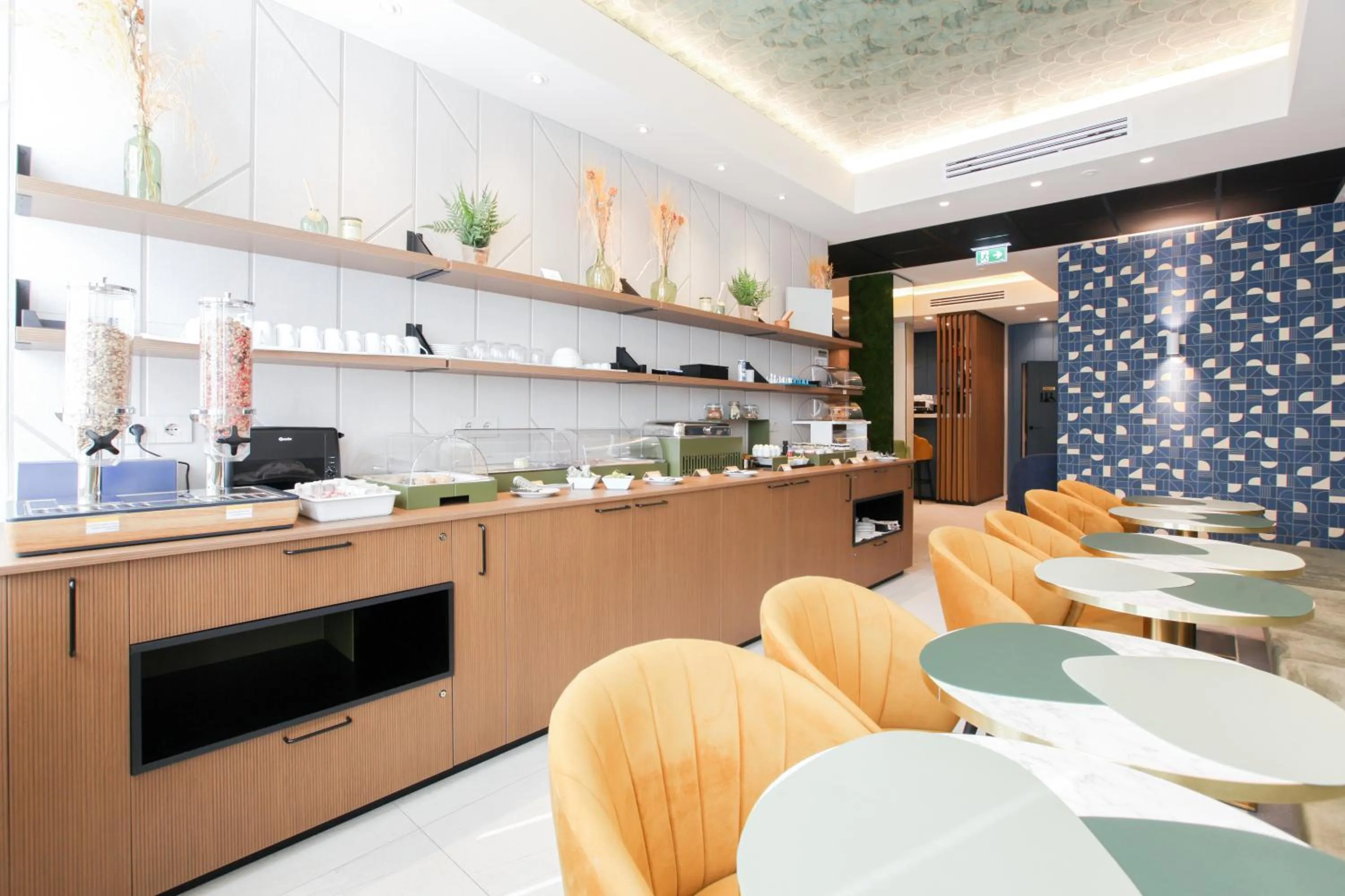 Breakfast in The FLOOR