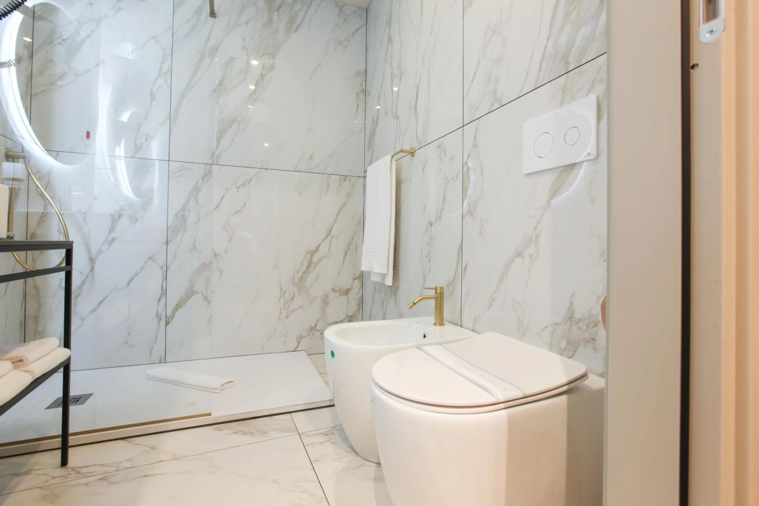 Bathroom in The FLOOR