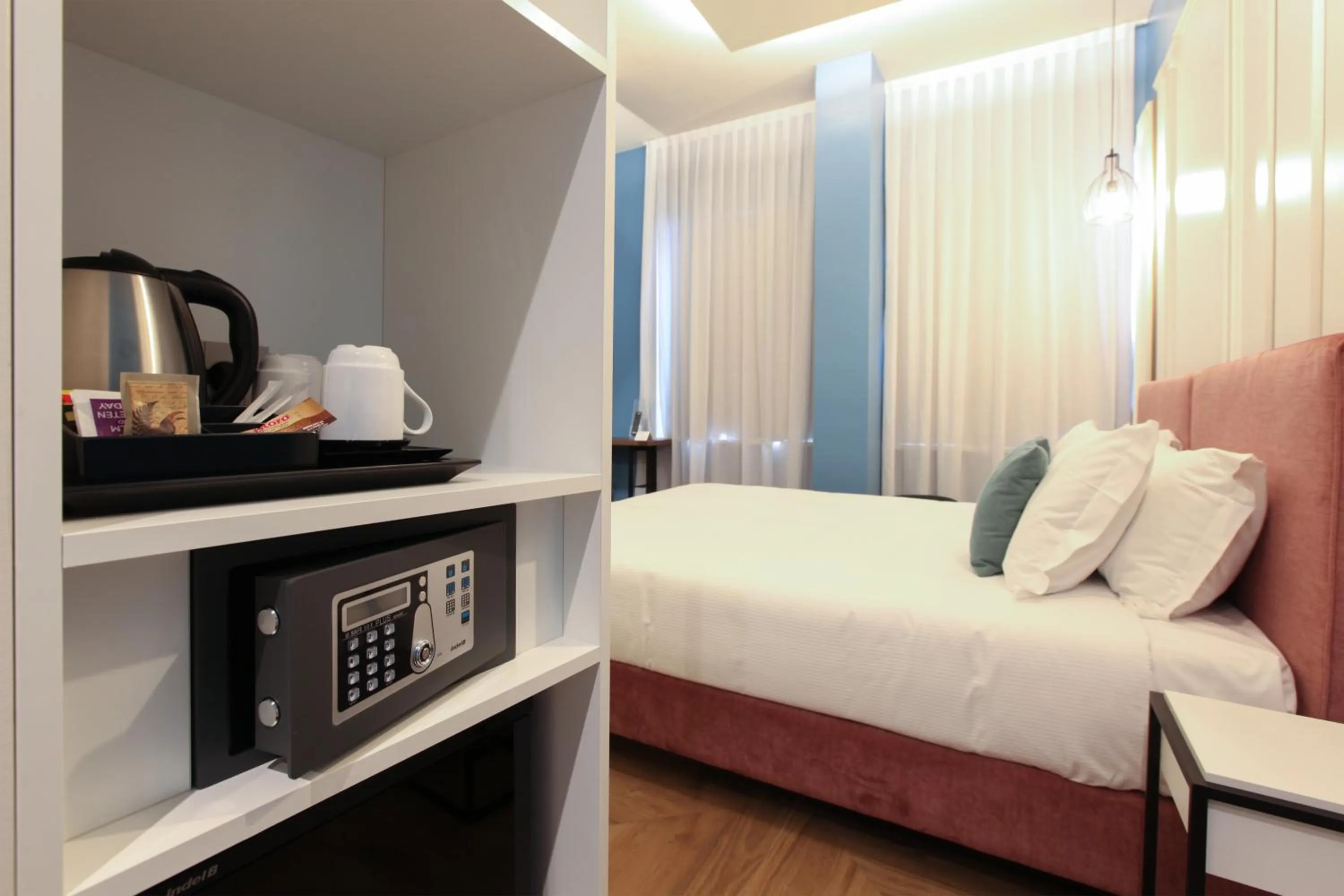 minibar, Bed in The FLOOR