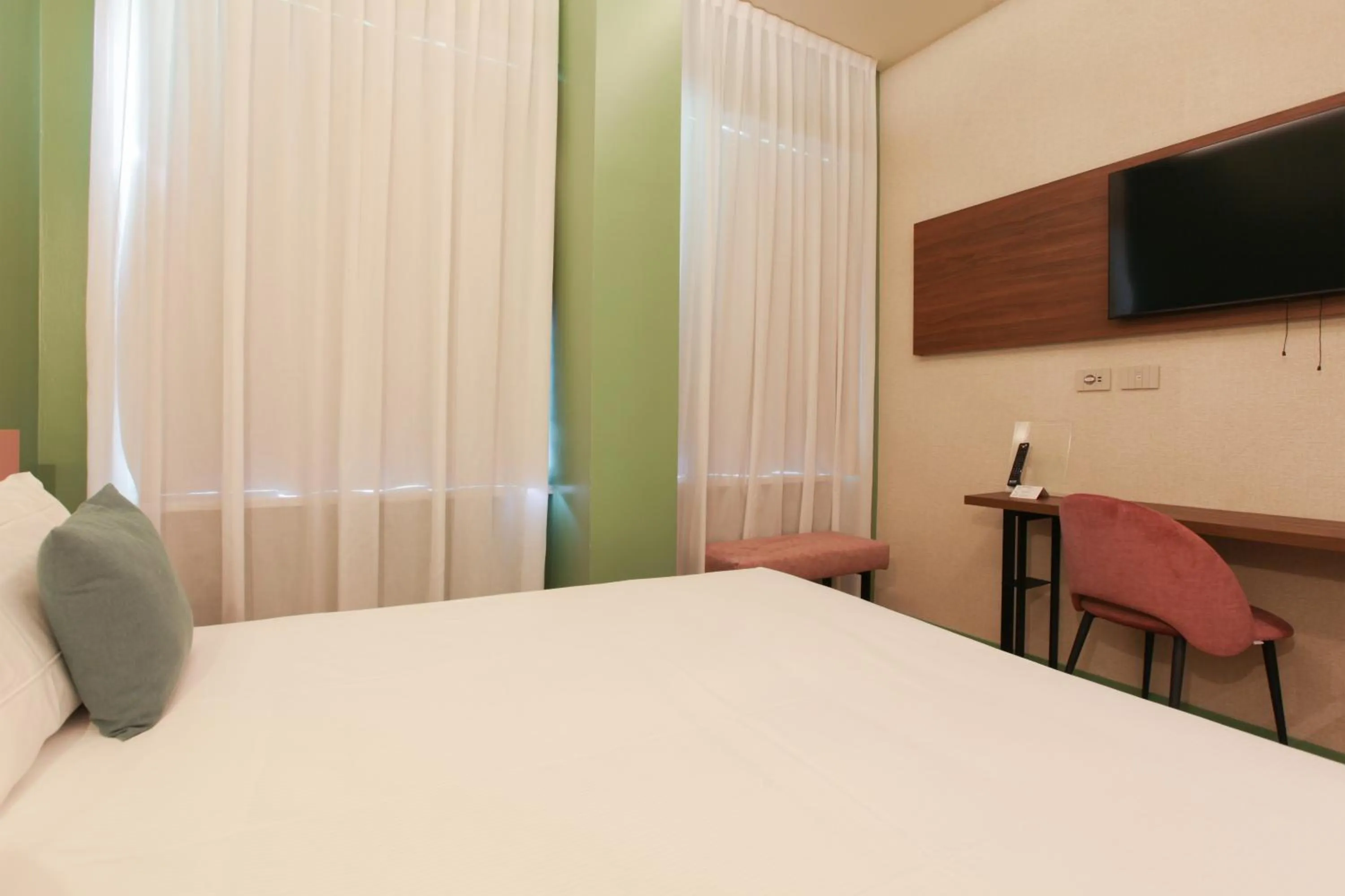 Photo of the whole room, Bed in The FLOOR