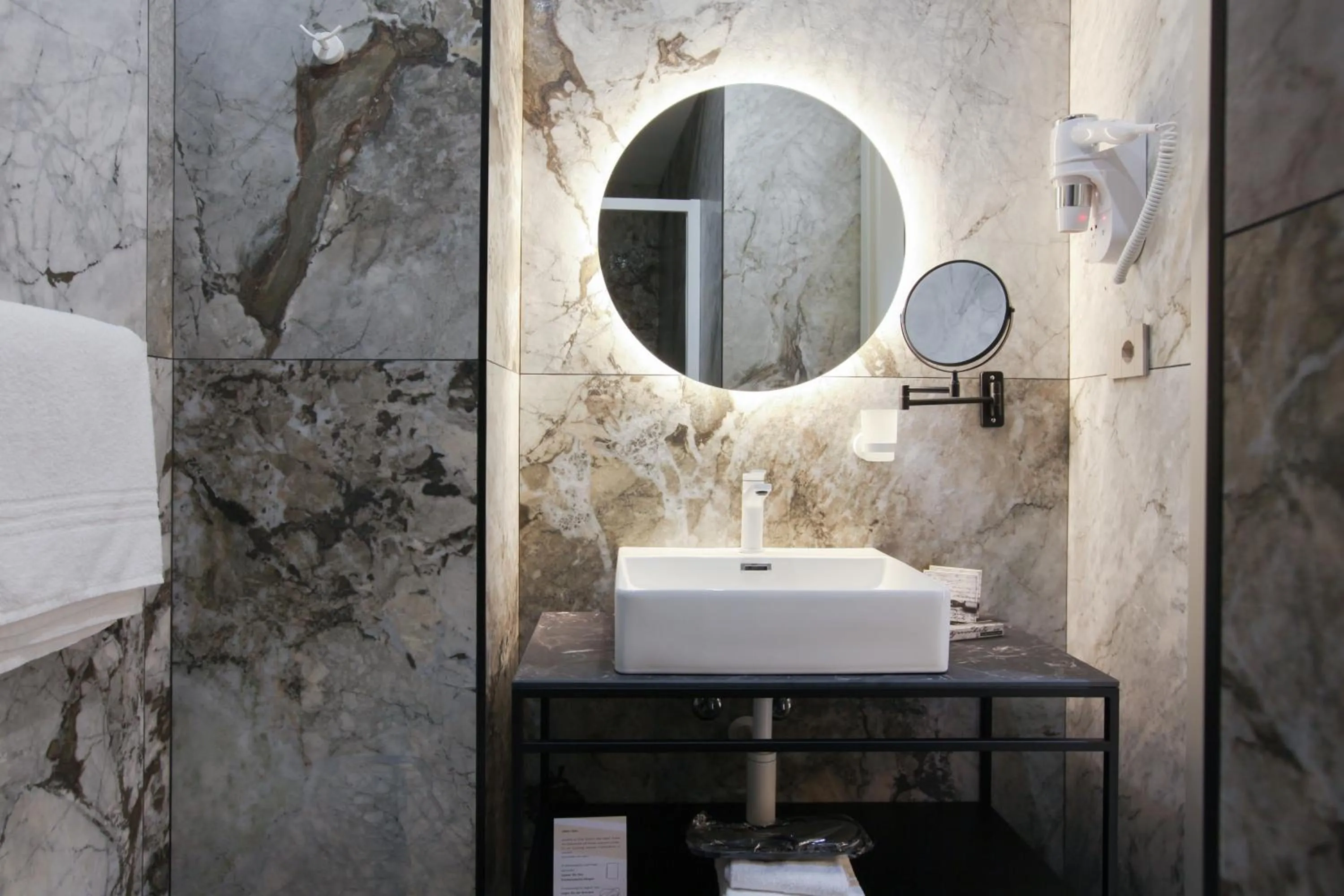 Bathroom in The FLOOR