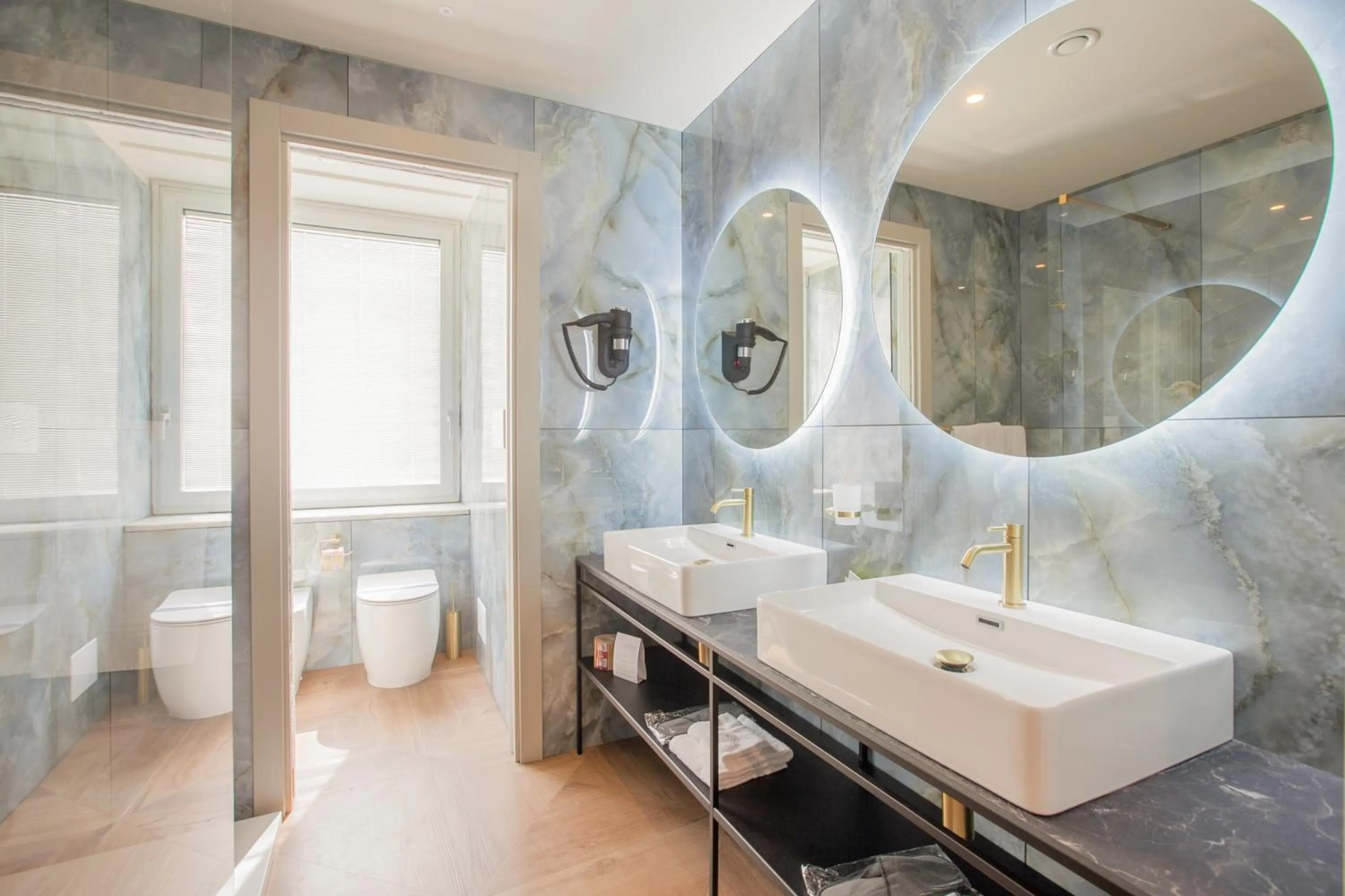 Bathroom in The FLOOR