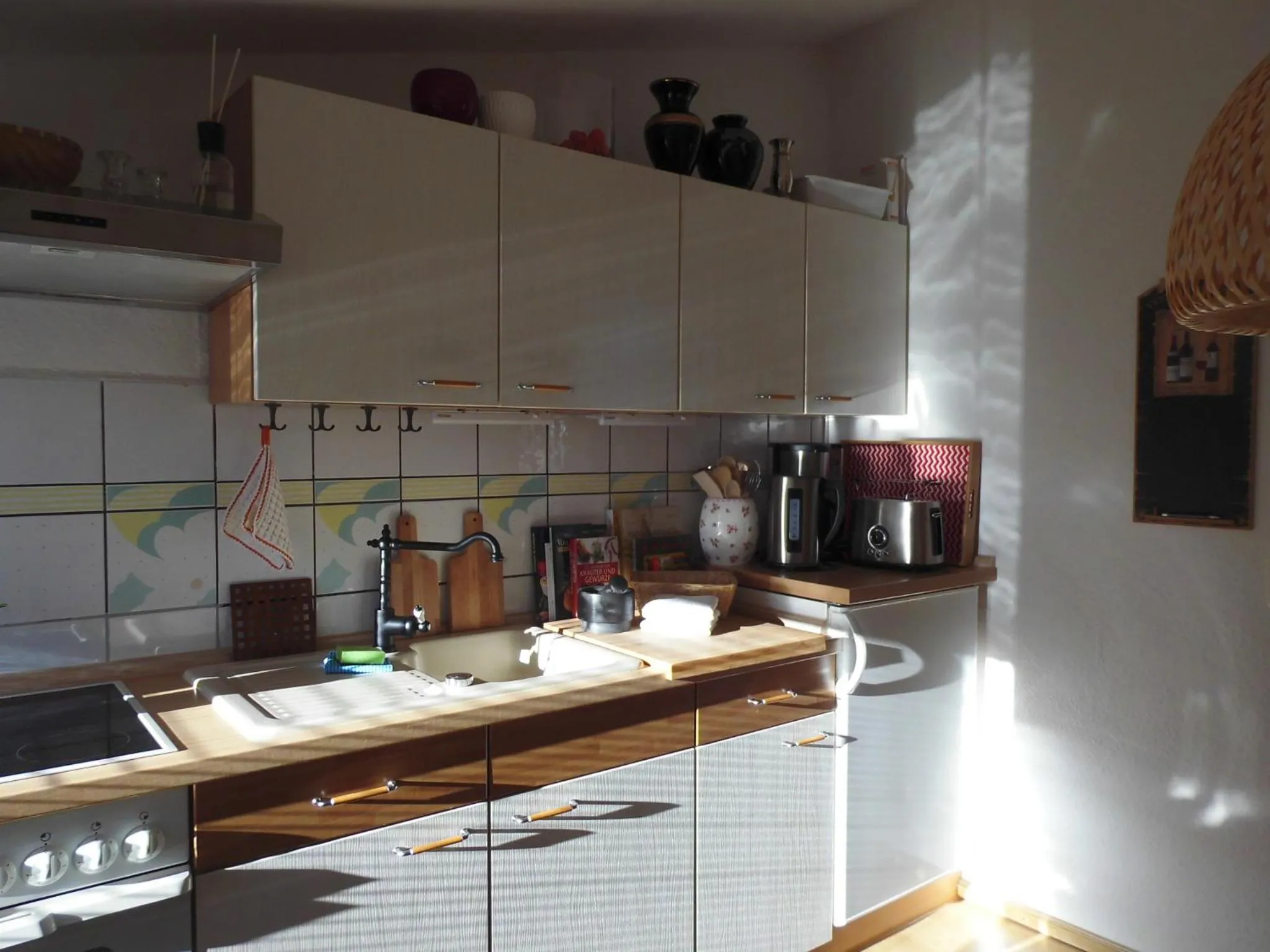 Kitchen or kitchenette in SchlossparkFerienwohnungen Rheinsberg mit Garten