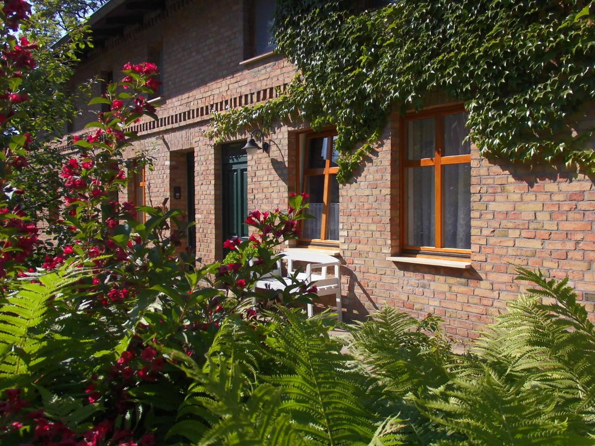 Property building in SchlossparkFerienwohnungen Rheinsberg mit Garten