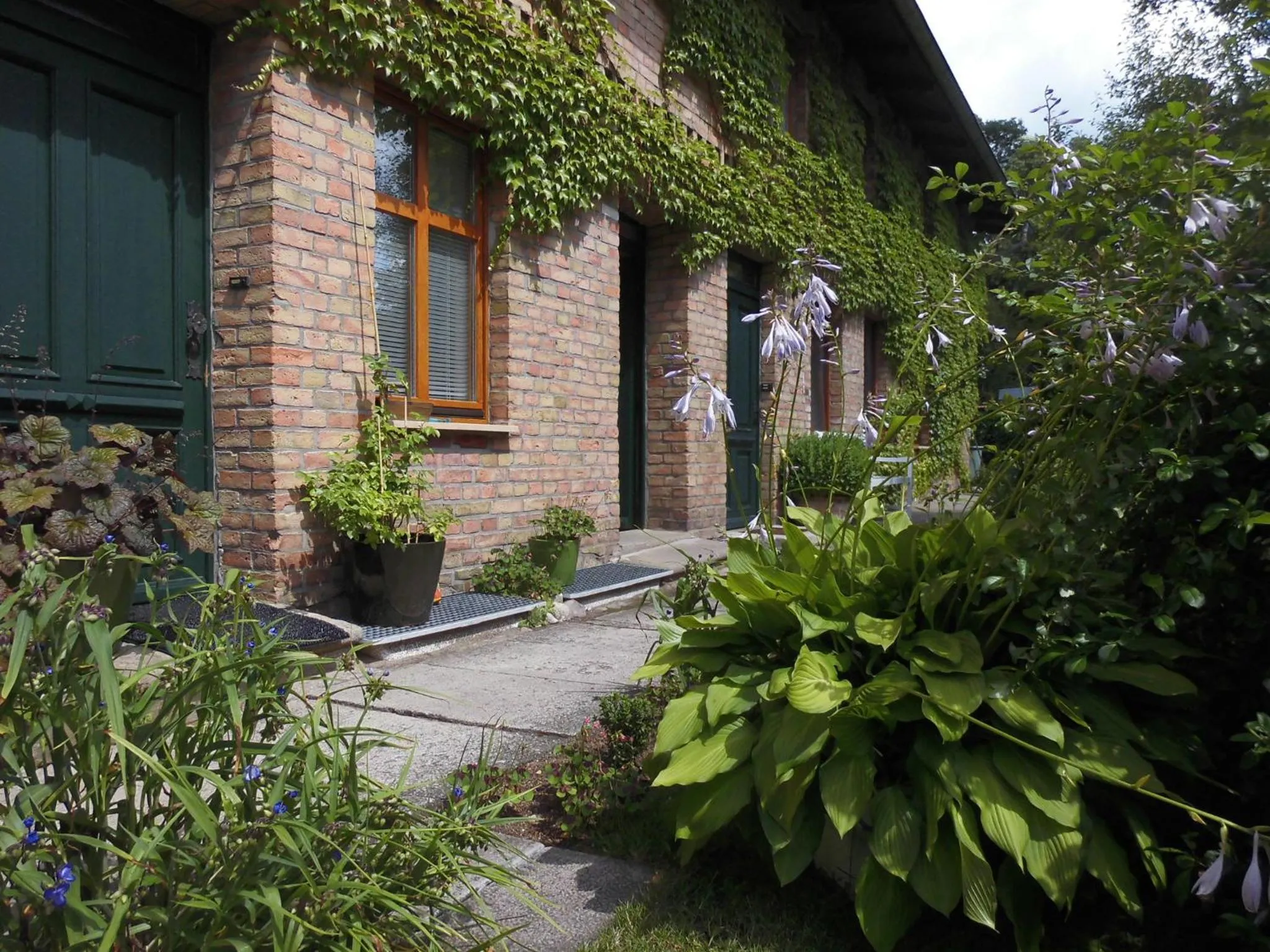 Property building in SchlossparkFerienwohnungen Rheinsberg mit Garten