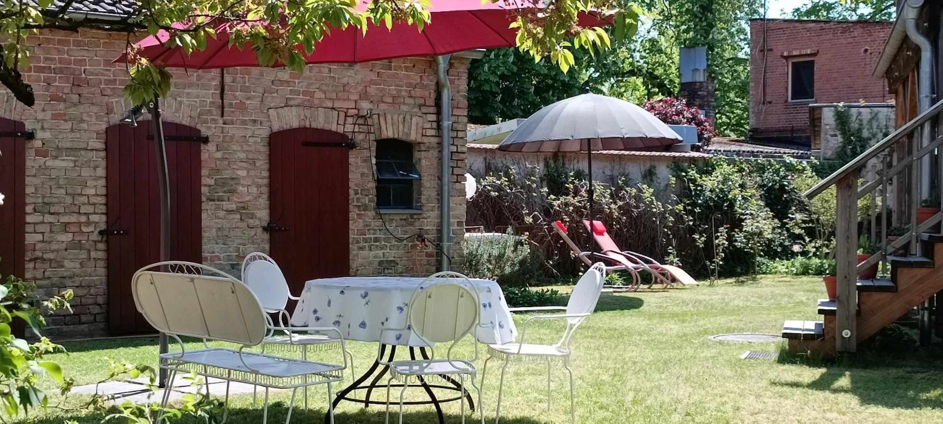 Garden in SchlossparkFerienwohnungen Rheinsberg mit Garten