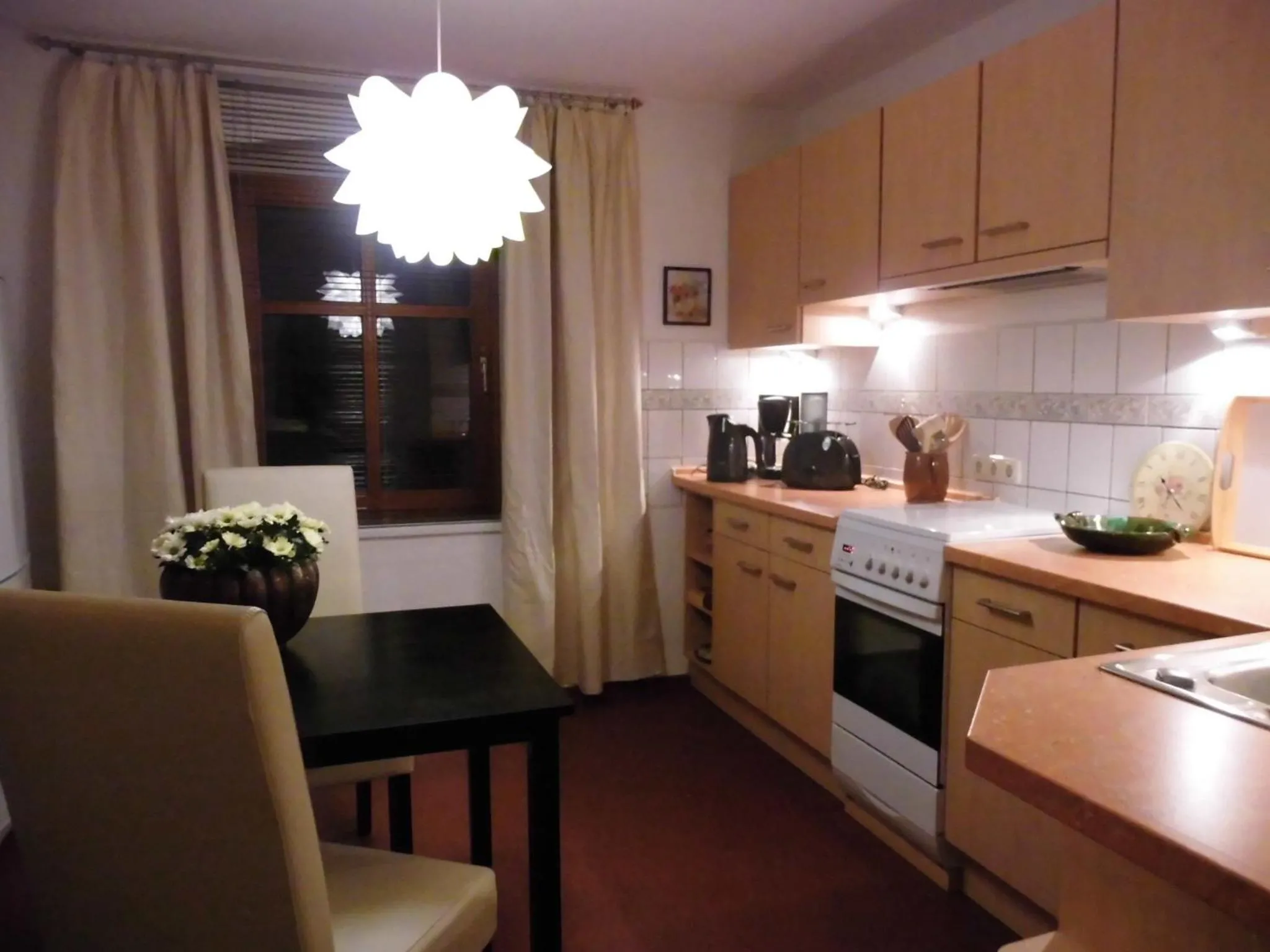 Kitchen or kitchenette in SchlossparkFerienwohnungen Rheinsberg mit Garten