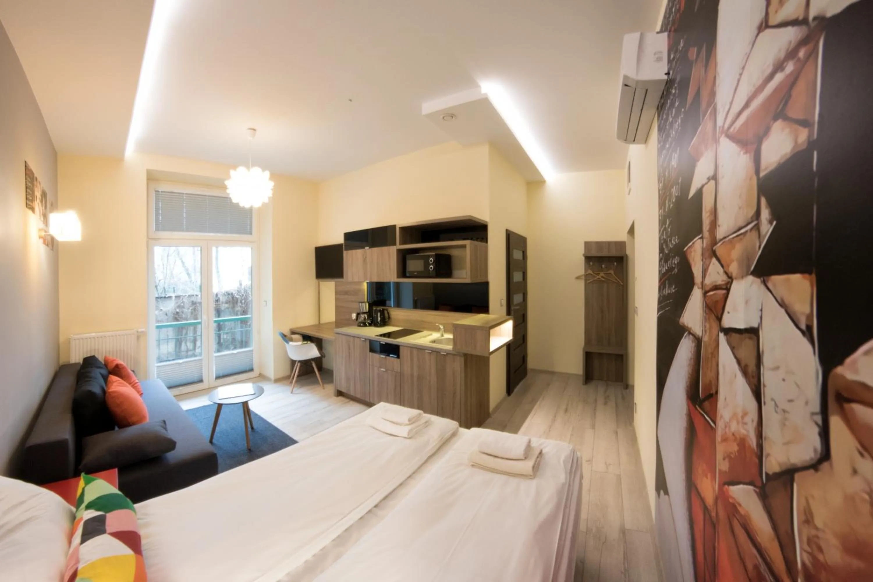 Kitchen or kitchenette, Bed in Yourplace Central Apartments