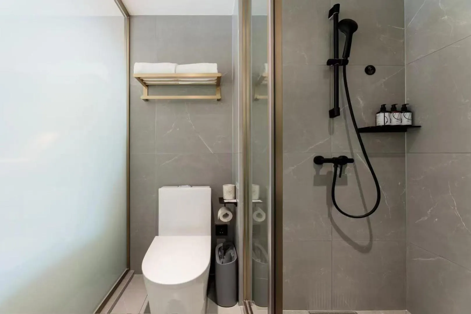 Toilet in Atour Light Hotel Dalian Xinghai Square Hang Lung Shopping Center