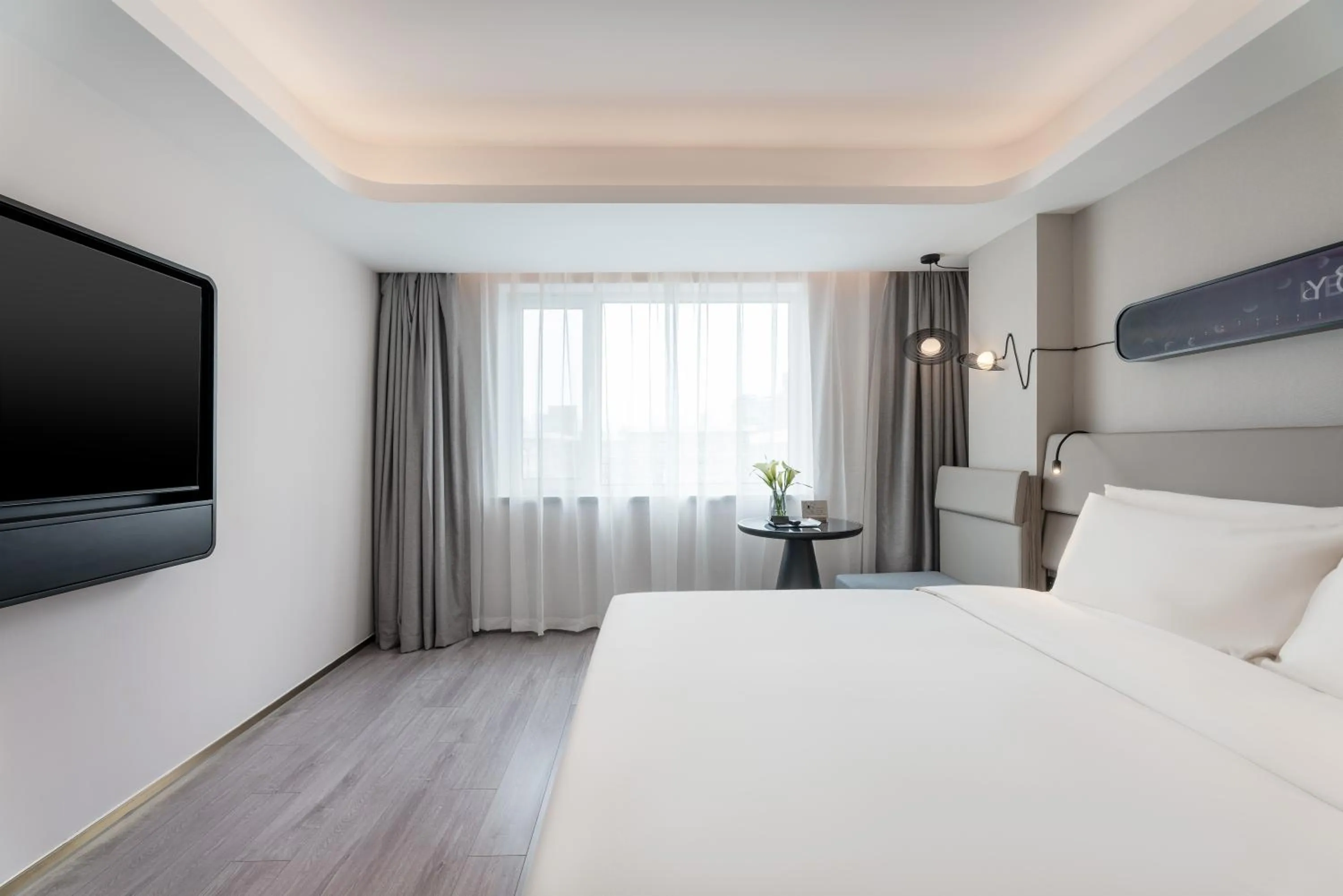 Photo of the whole room, Bed in Atour Light Hotel Dalian Xinghai Square Hang Lung Shopping Center